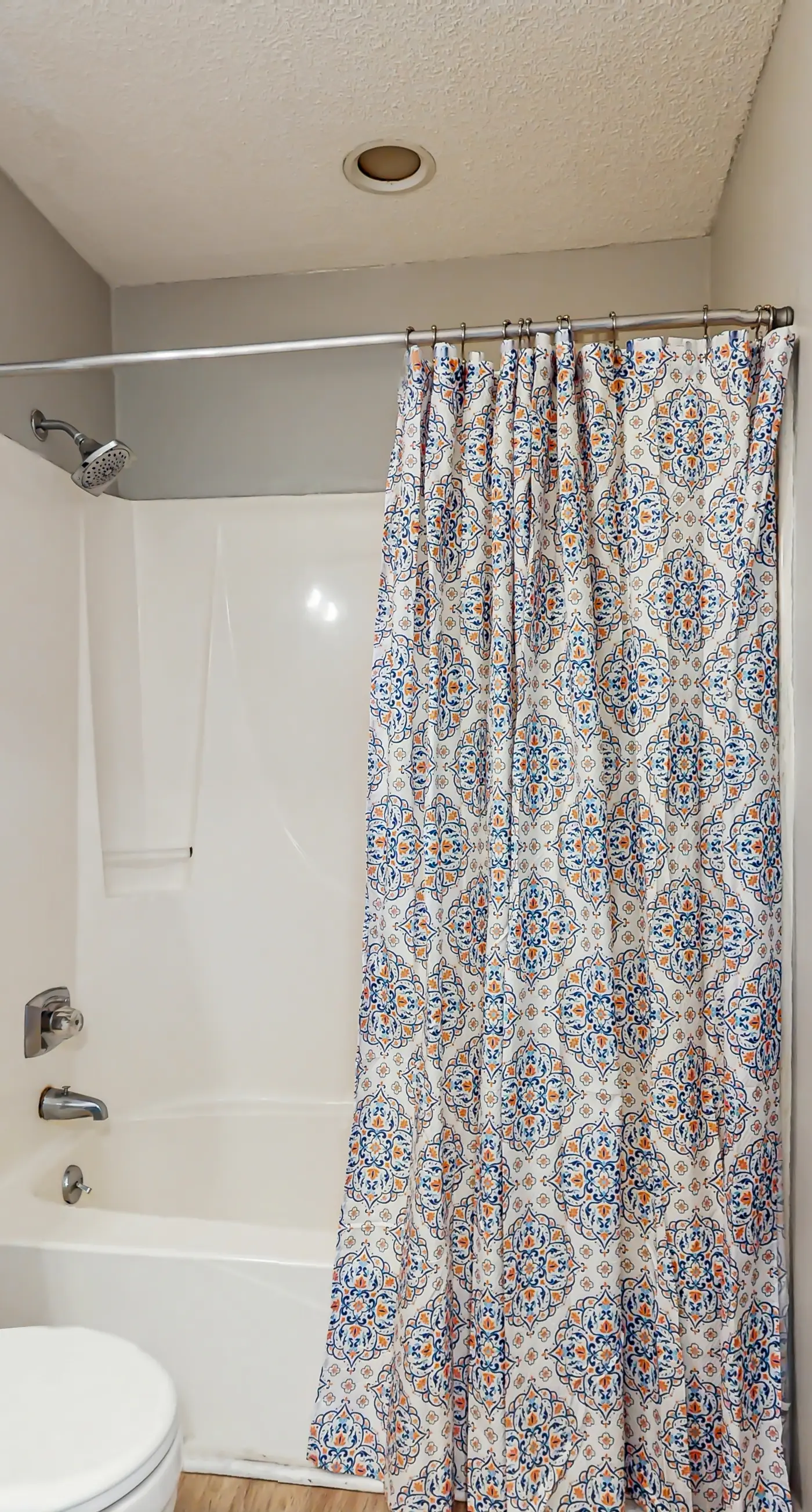 Second Floor Condo with Shared Pool, Fast WiFi, Central AC, and Full Kitchen