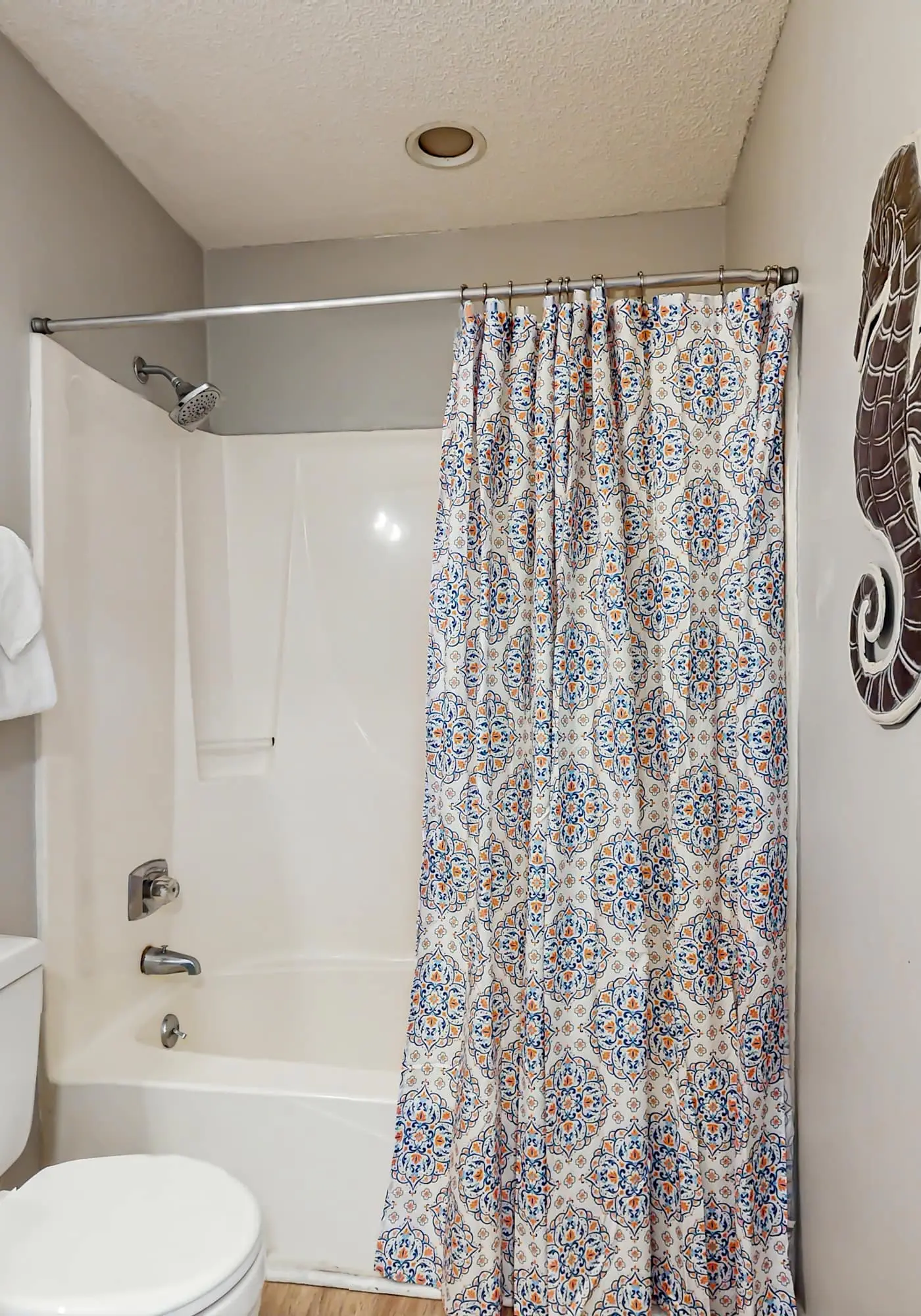 Second Floor Condo with Shared Pool, Fast WiFi, Central AC, and Full Kitchen