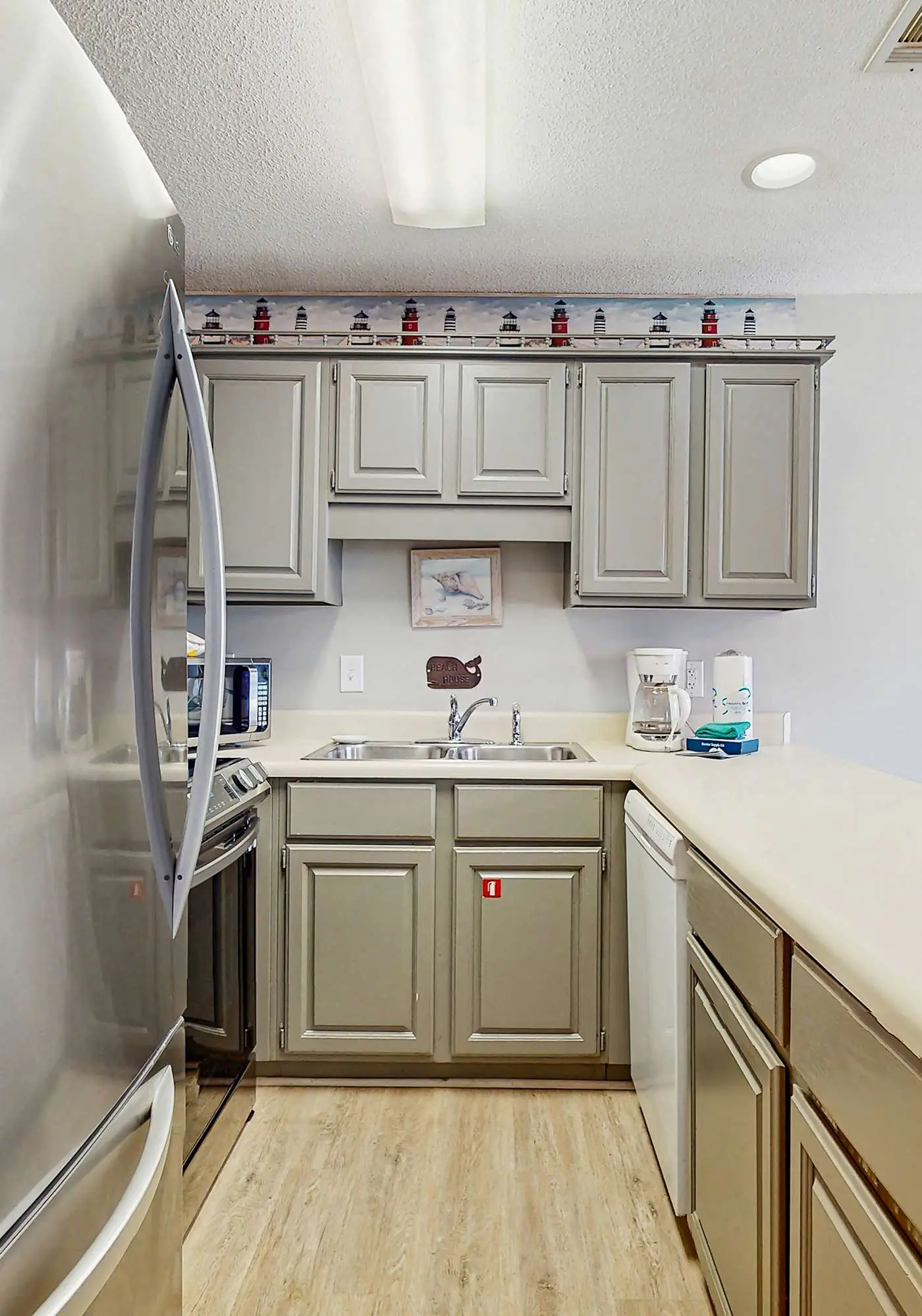 Second Floor Condo with Shared Pool, Fast WiFi, Central AC, and Full Kitchen