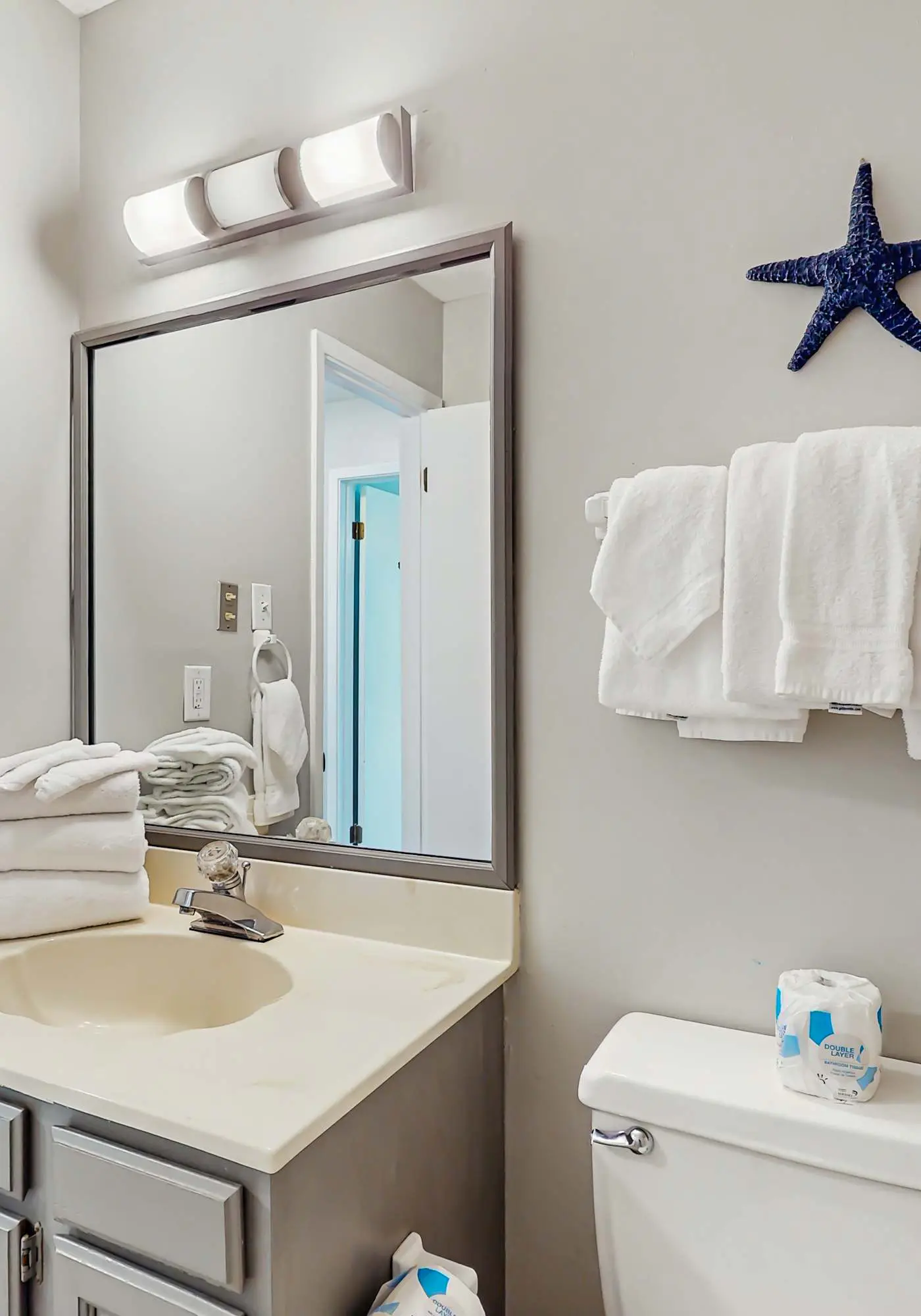 Second Floor Condo with Shared Pool, Fast WiFi, Central AC, and Full Kitchen