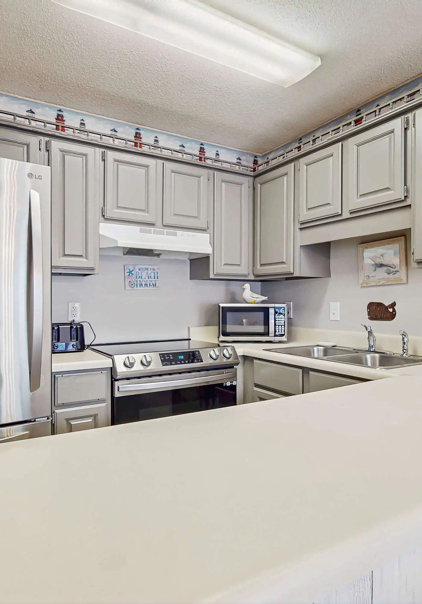 Second Floor Condo with Shared Pool, Fast WiFi, Central AC, and Full Kitchen
