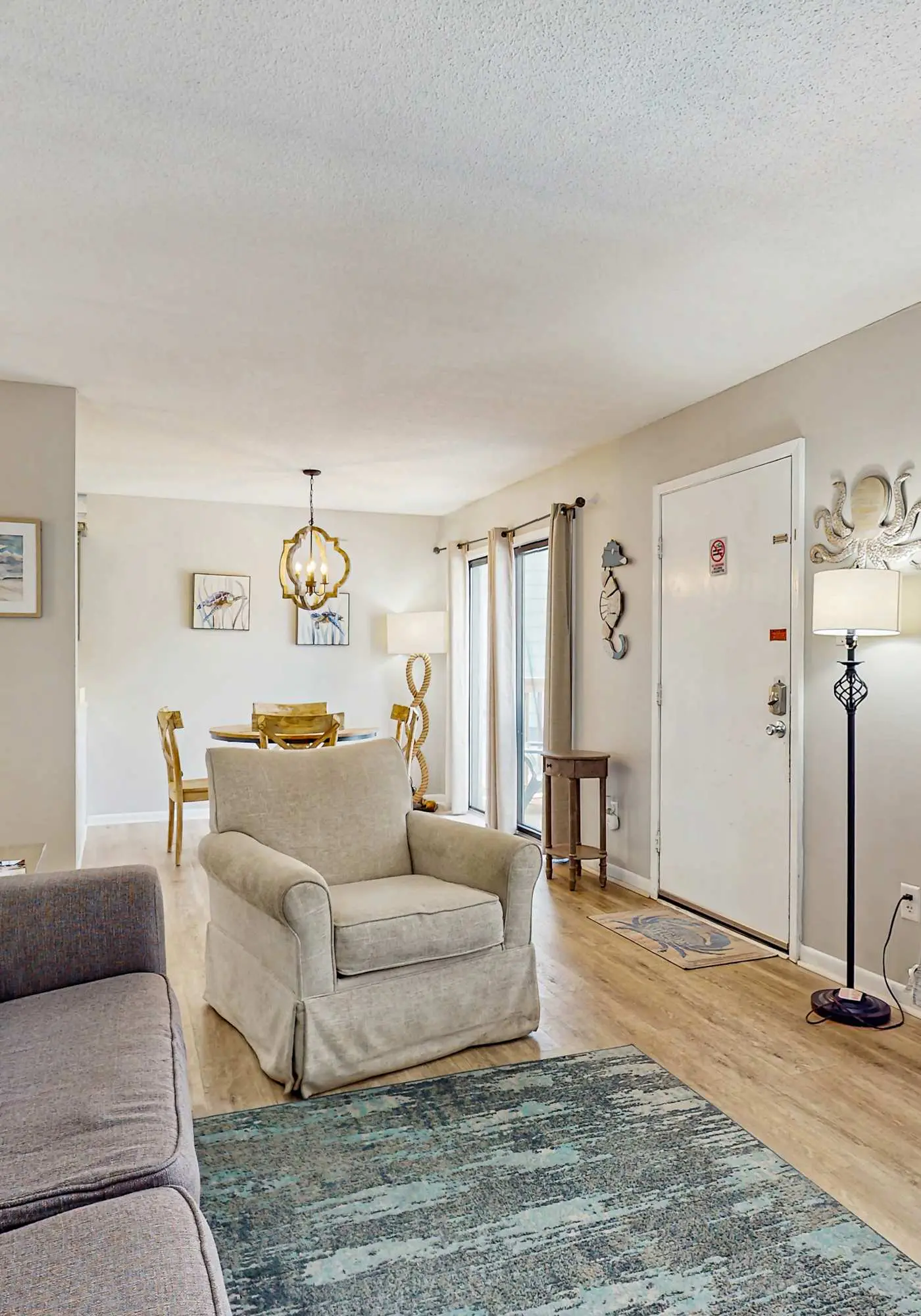 Second Floor Condo with Shared Pool, Fast WiFi, Central AC, and Full Kitchen