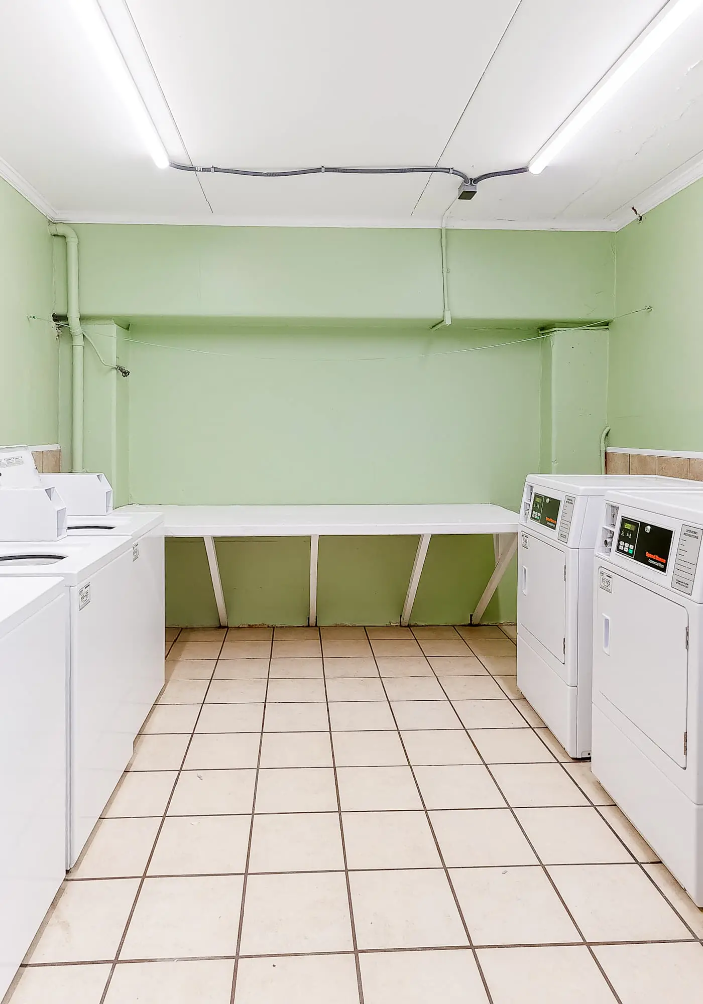 Second Floor Condo with Shared Pool, Fast WiFi, Central AC, and Full Kitchen
