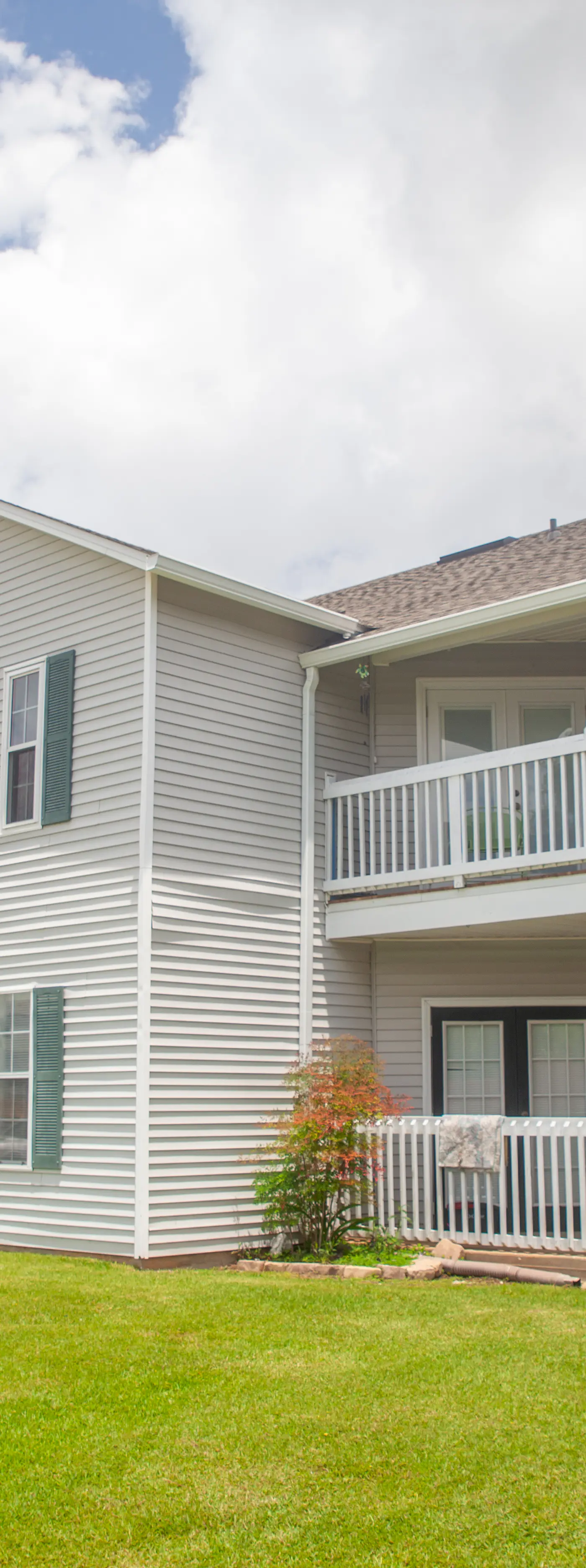 Snowbird-friendly condo with AC, outdoor pool, tennis & hot tub - near the beach