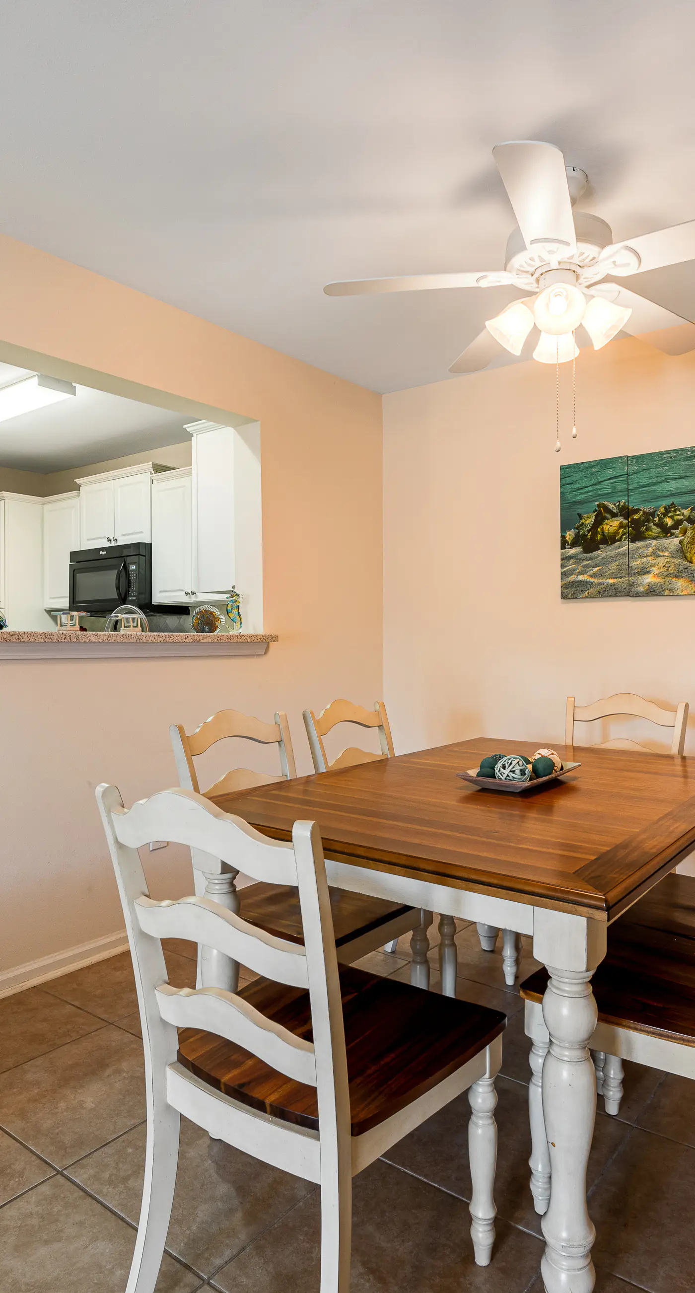 Snowbird-friendly condo with AC, outdoor pool, tennis & hot tub - near the beach