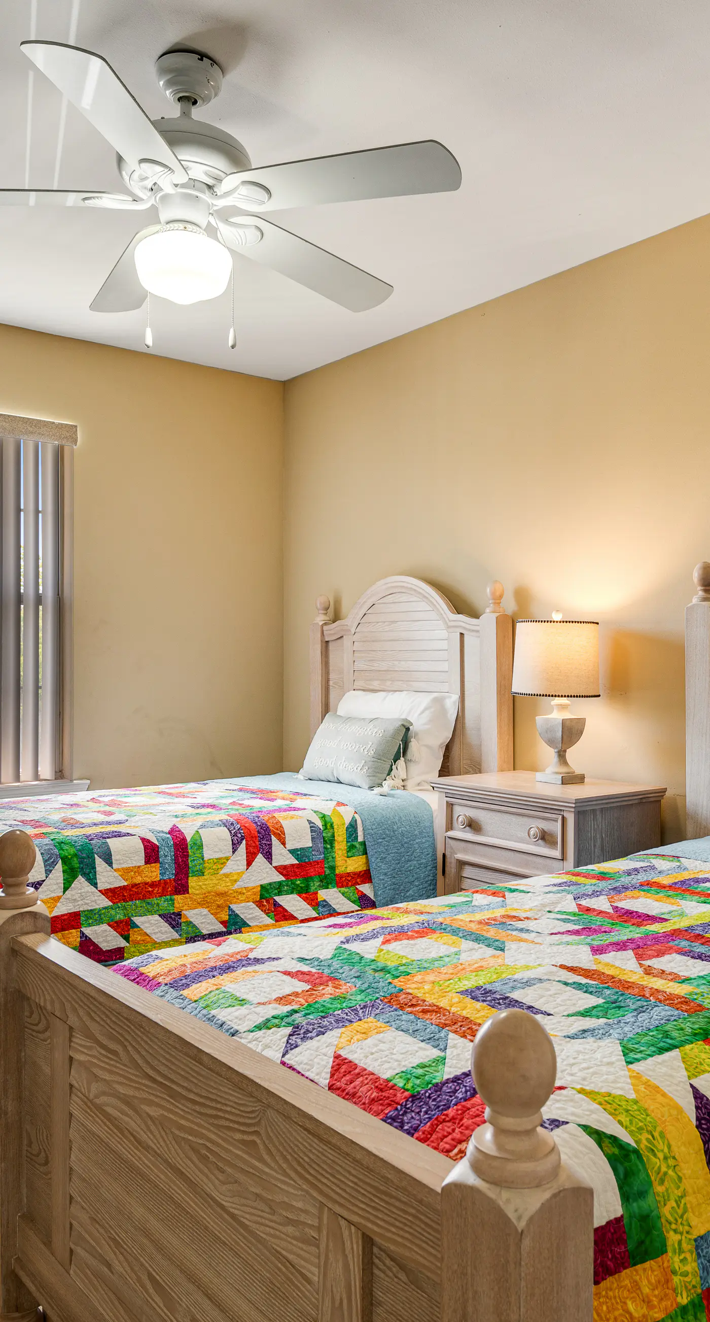 Snowbird-friendly condo with AC, outdoor pool, tennis & hot tub - near the beach