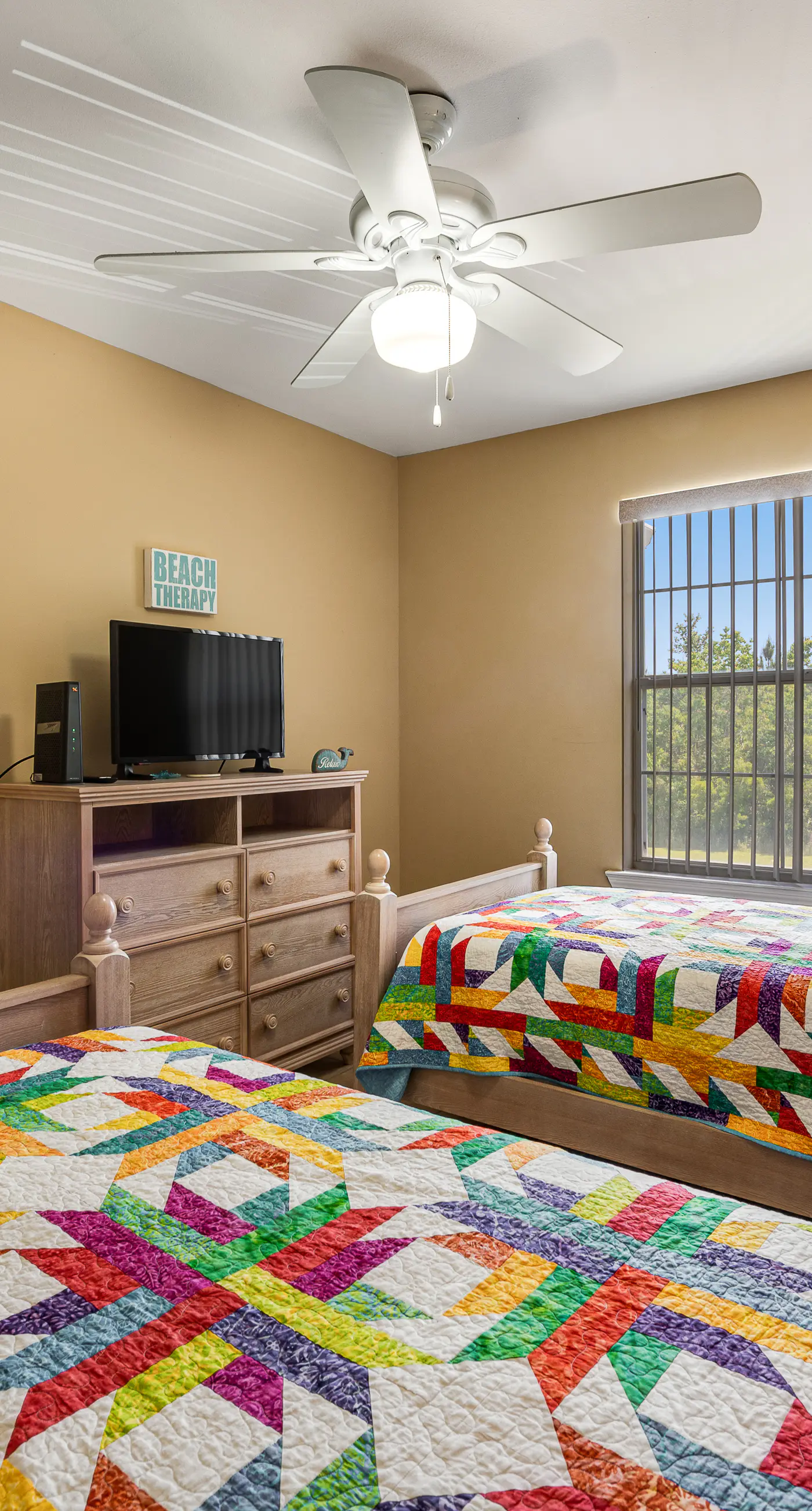 Snowbird-friendly condo with AC, outdoor pool, tennis & hot tub - near the beach