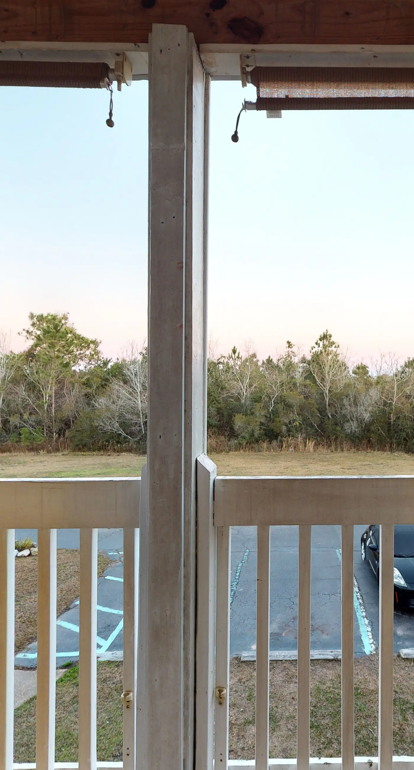 Snowbird-friendly condo with AC, outdoor pool, tennis & hot tub - near the beach