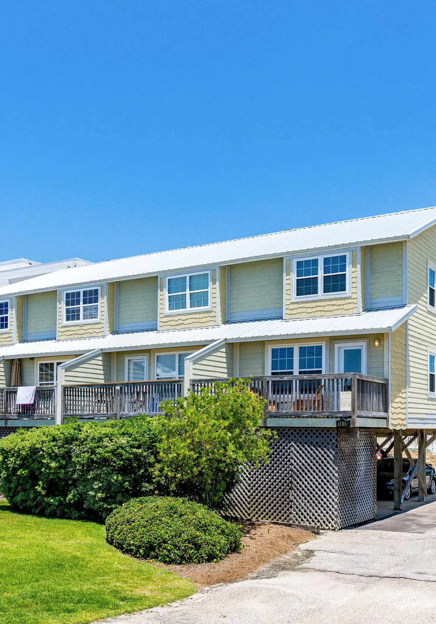 Modern waterfront condo with balcony & outdoor pool - beach across the street