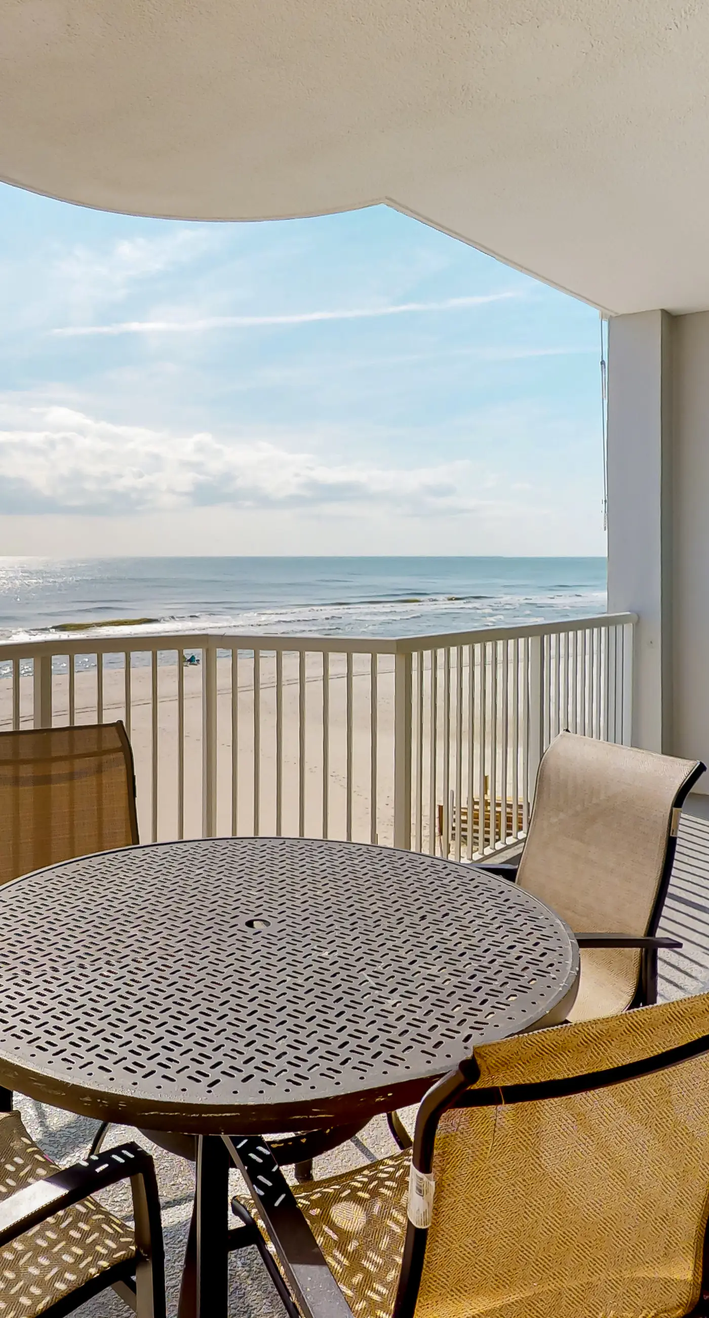 Beachfront corner condo with amazing Gulf views, balcony, pools & hot tubs