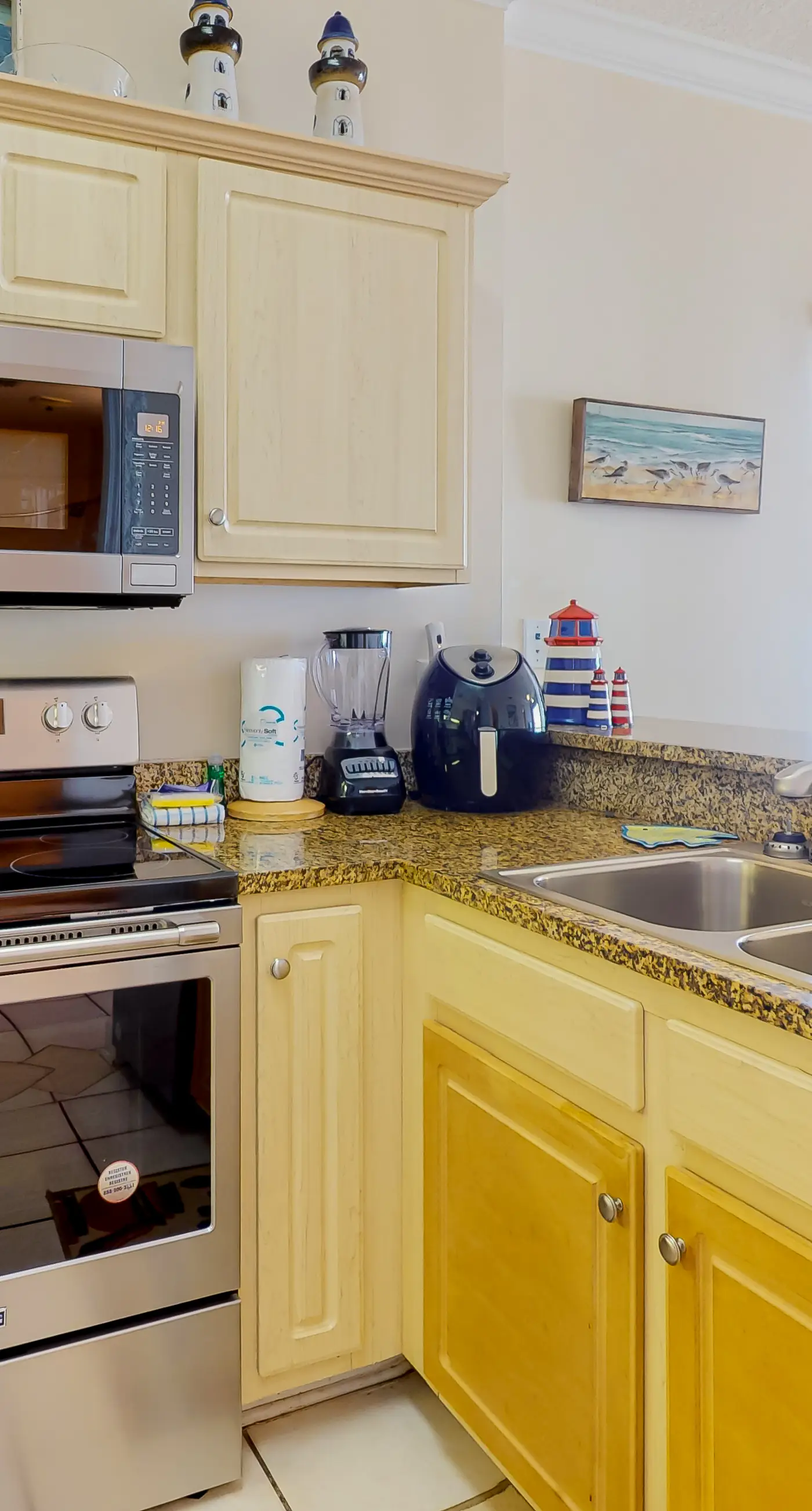 Beachfront corner condo with amazing Gulf views, balcony, pools & hot tubs