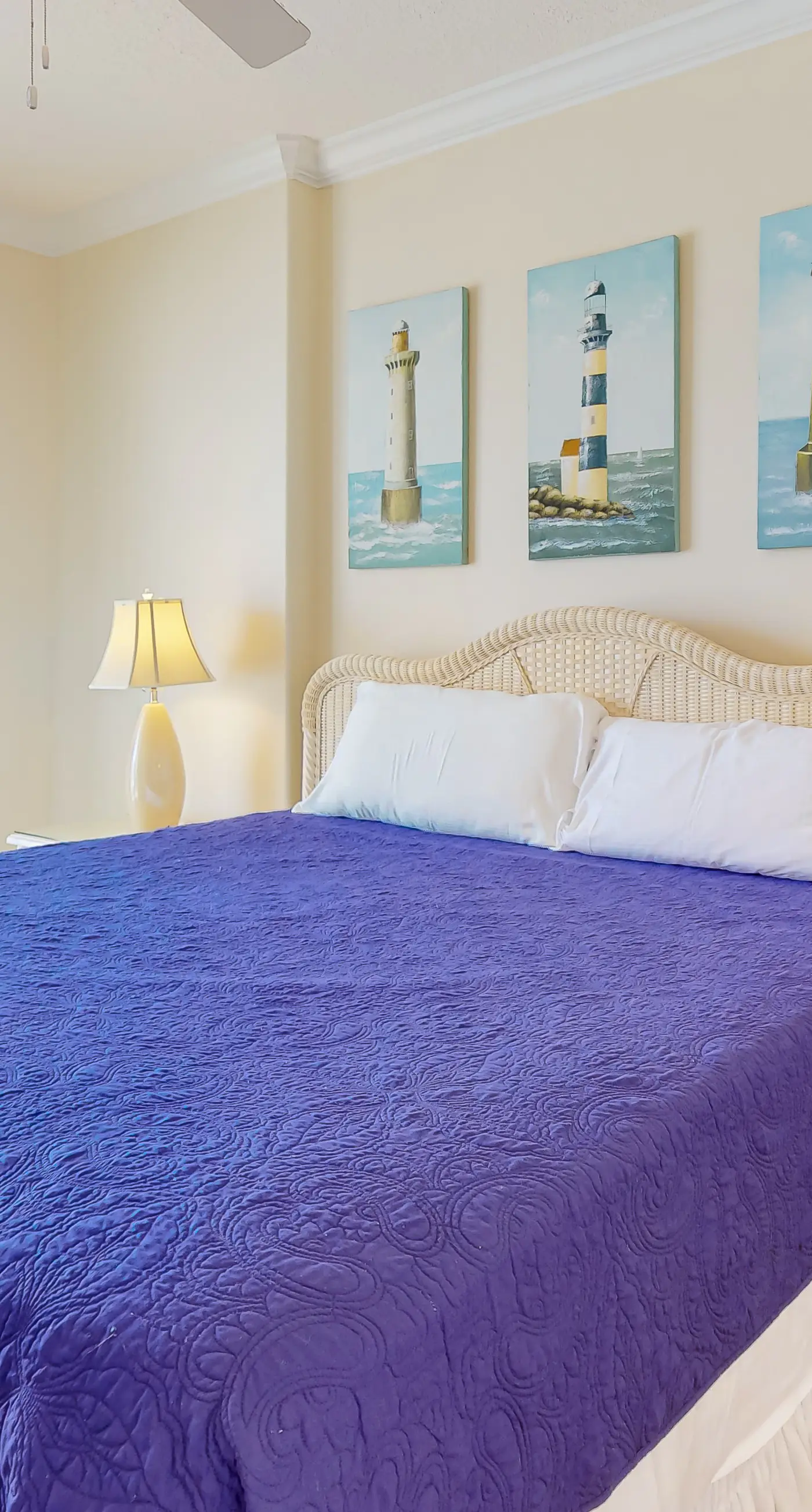 Beachfront corner condo with amazing Gulf views, balcony, pools & hot tubs