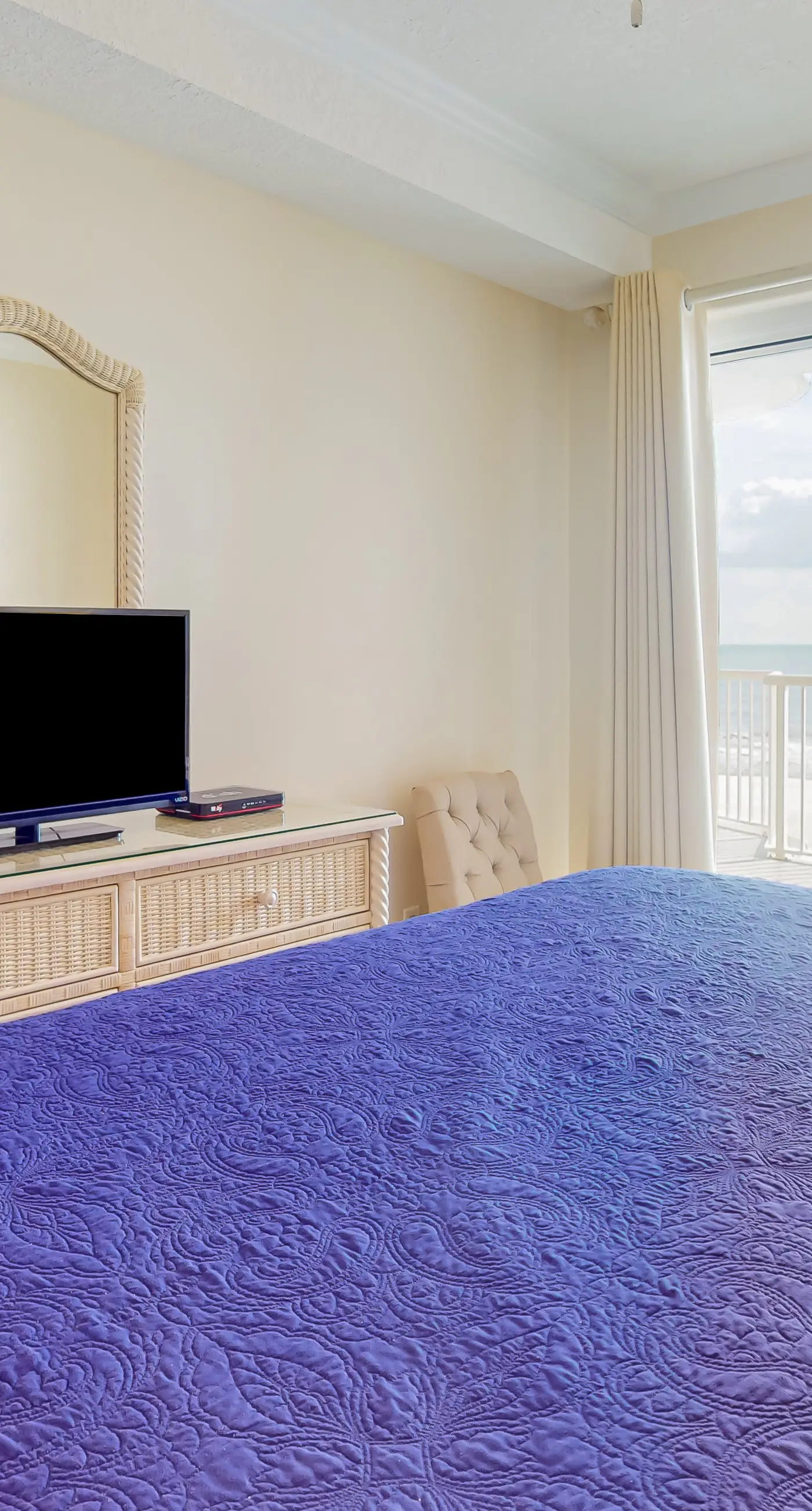 Beachfront corner condo with amazing Gulf views, balcony, pools & hot tubs