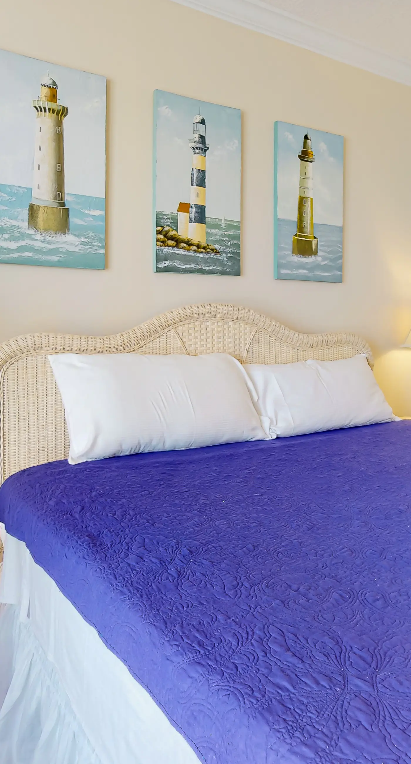 Beachfront corner condo with amazing Gulf views, balcony, pools & hot tubs