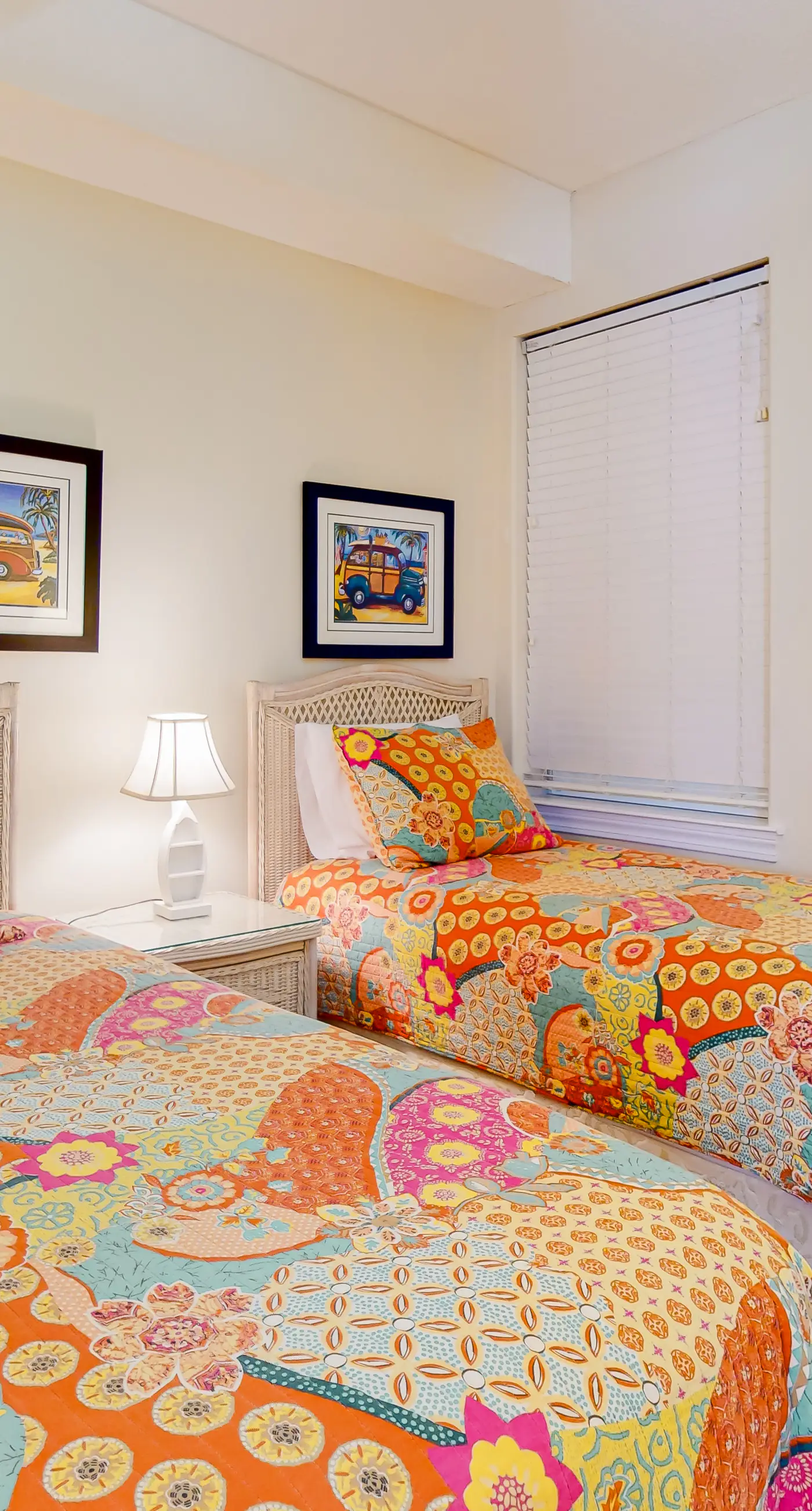 Beachfront corner condo with amazing Gulf views, balcony, pools & hot tubs