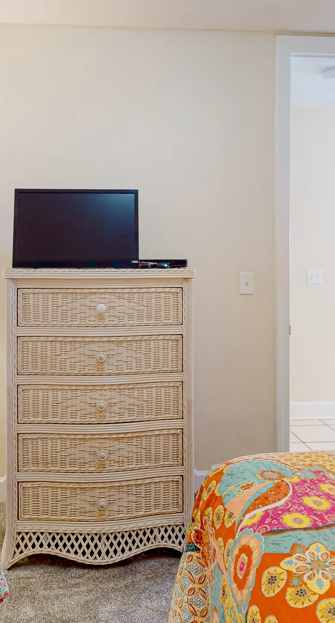 Beachfront corner condo with amazing Gulf views, balcony, pools & hot tubs