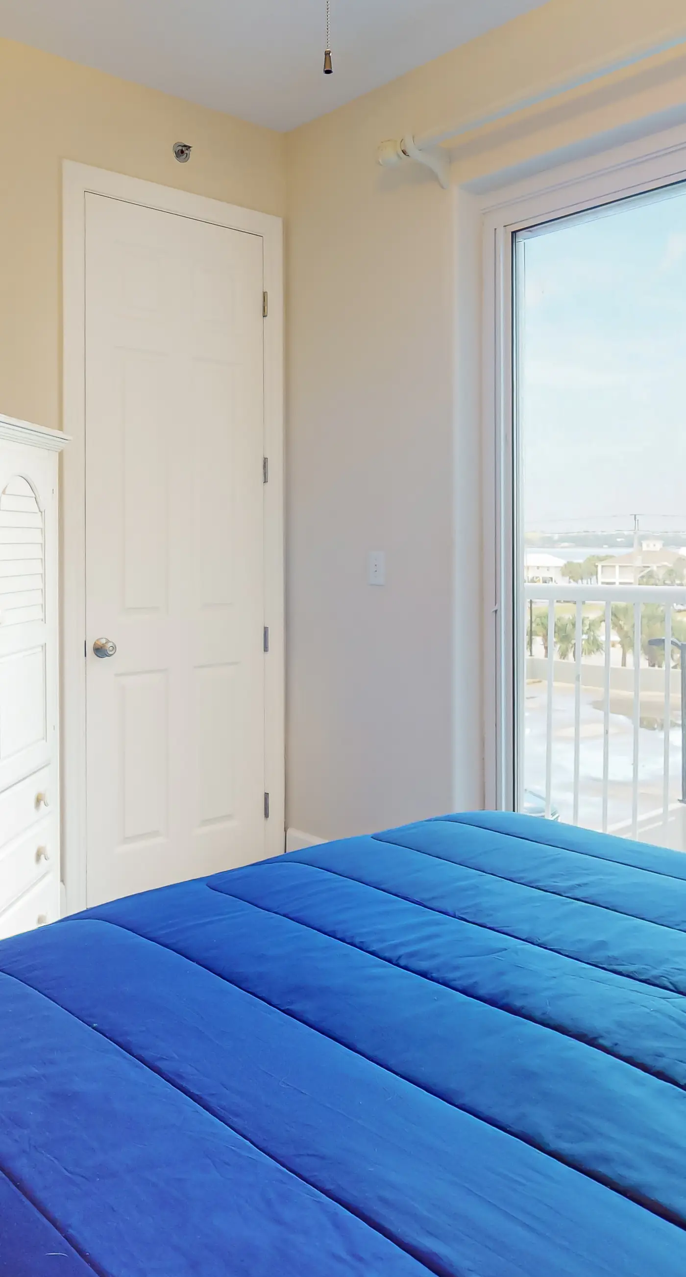 Beachfront corner condo with amazing Gulf views, balcony, pools & hot tubs