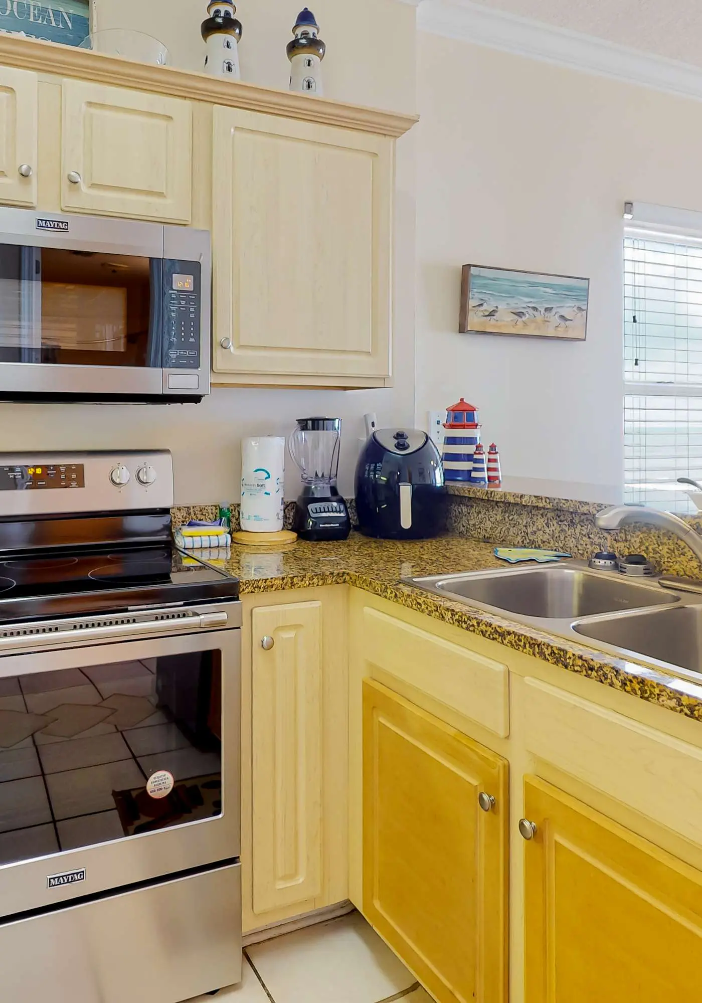 Beachfront corner condo with amazing Gulf views, balcony, pools & hot tubs