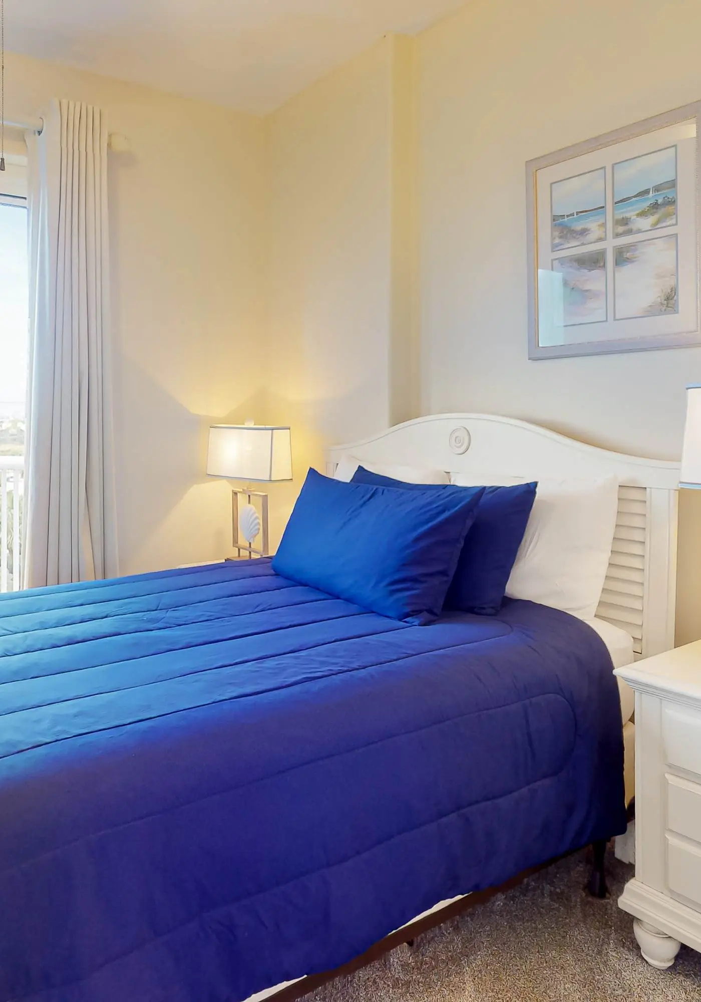 Beachfront corner condo with amazing Gulf views, balcony, pools & hot tubs
