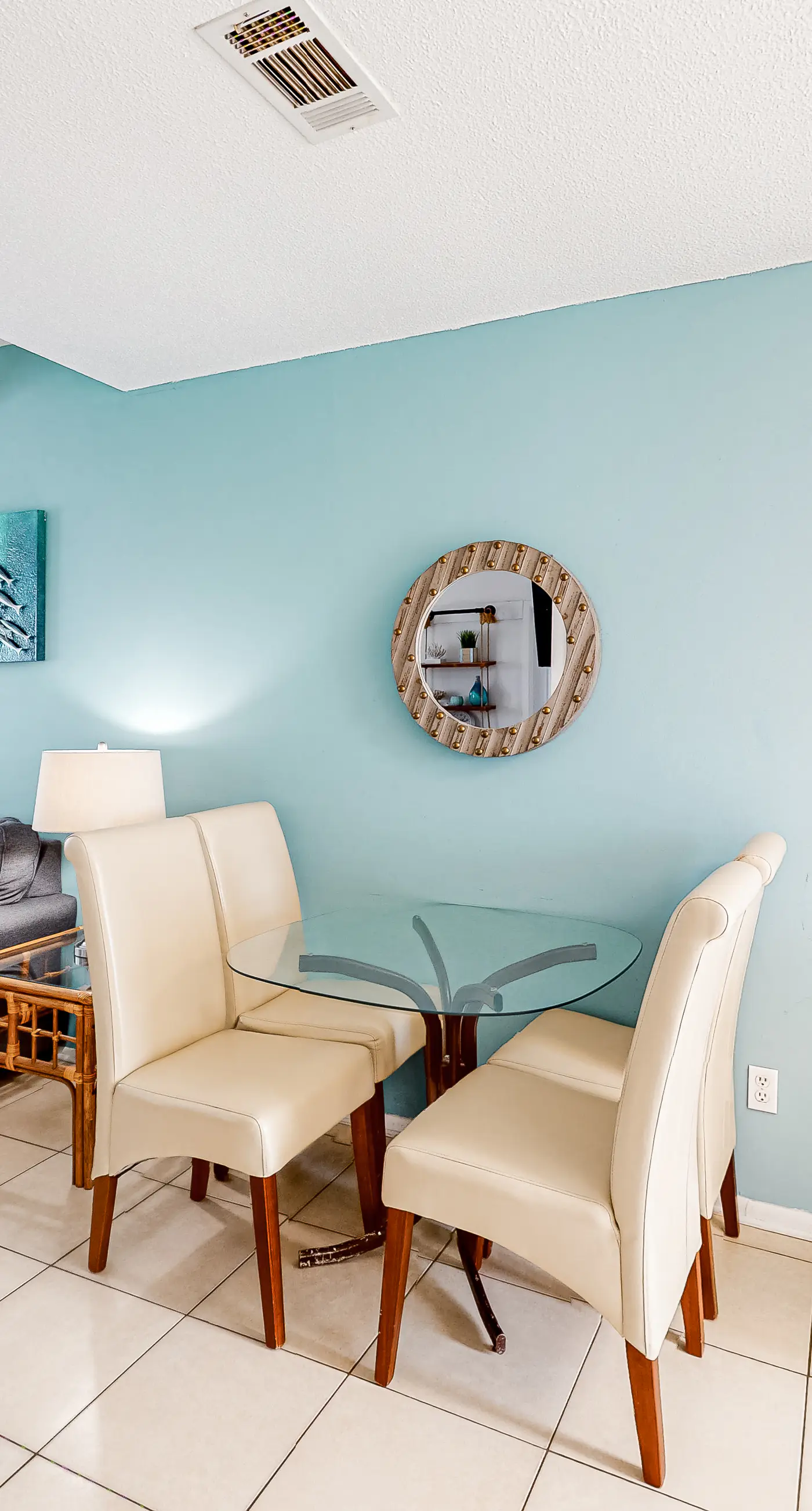 Wonderful beachfront escape with WiFi, balcony, pool, central AC & loft