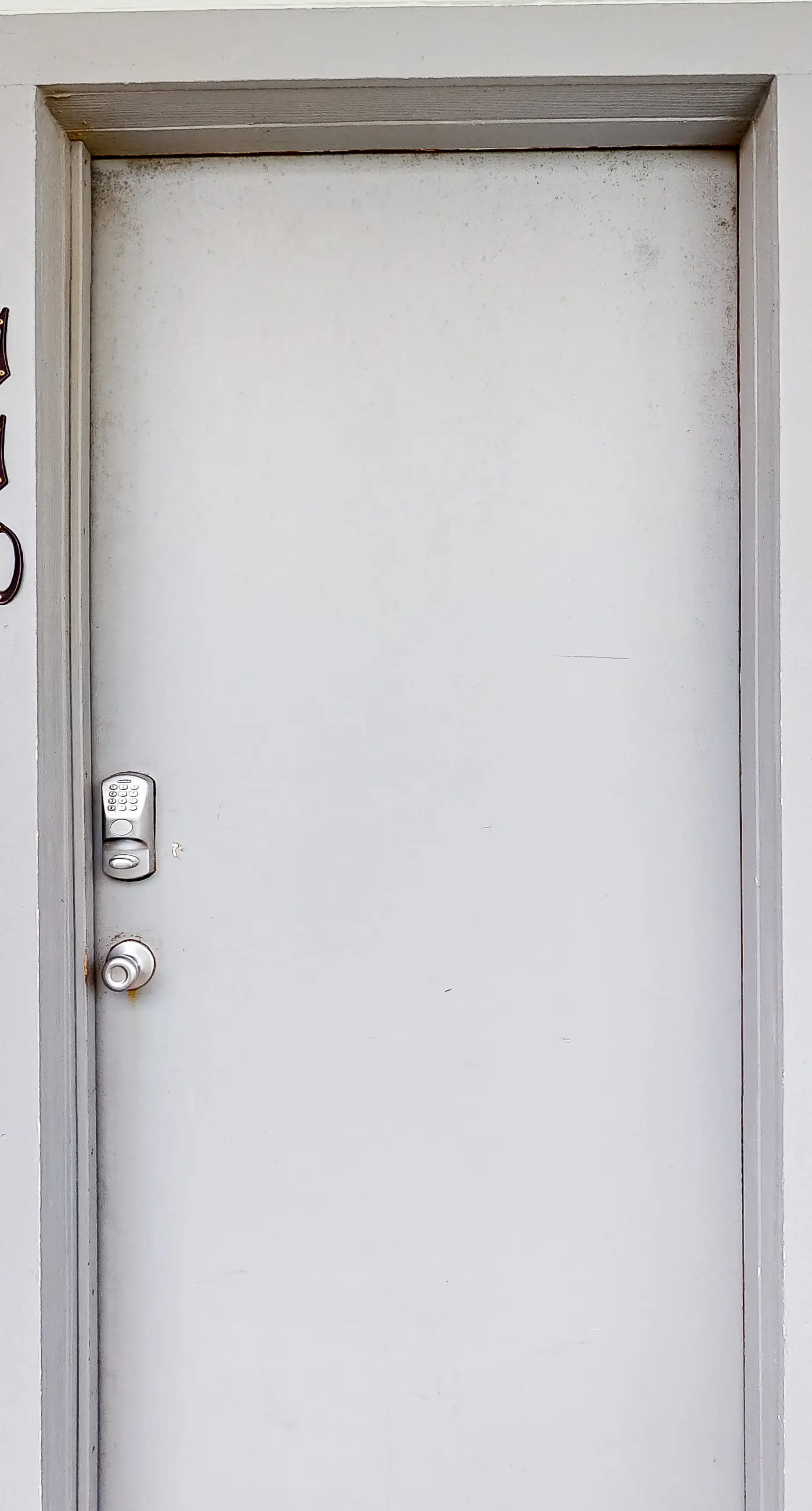 Wonderful beachfront escape with WiFi, balcony, pool, central AC & loft