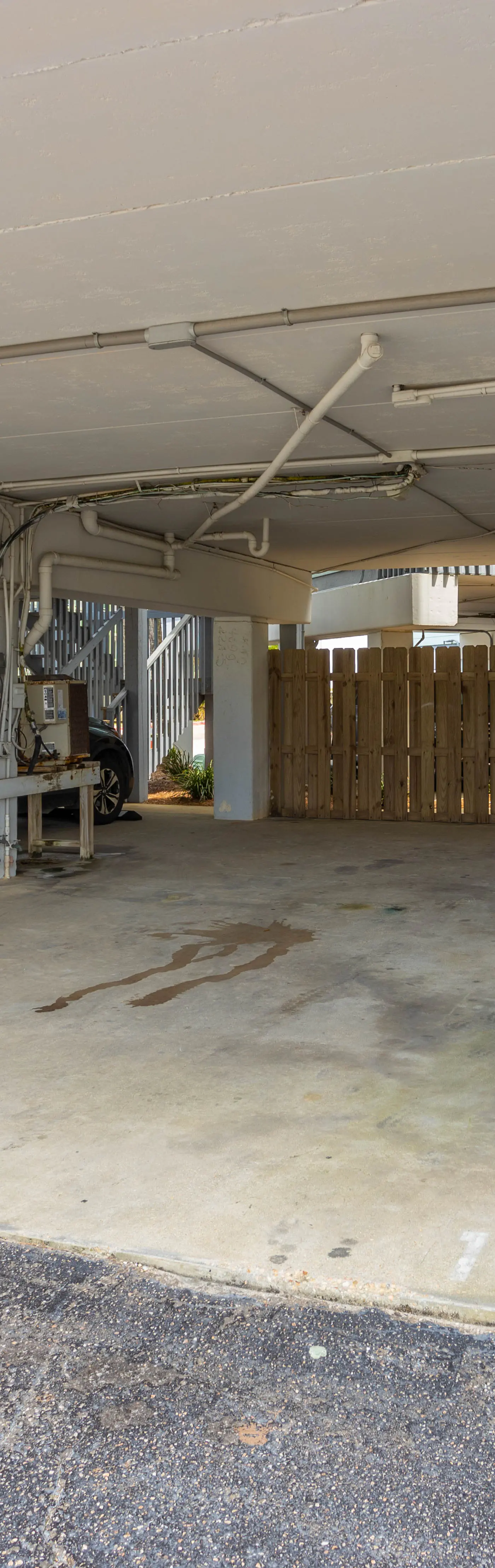 Wonderful beachfront escape with WiFi, balcony, pool, central AC & loft