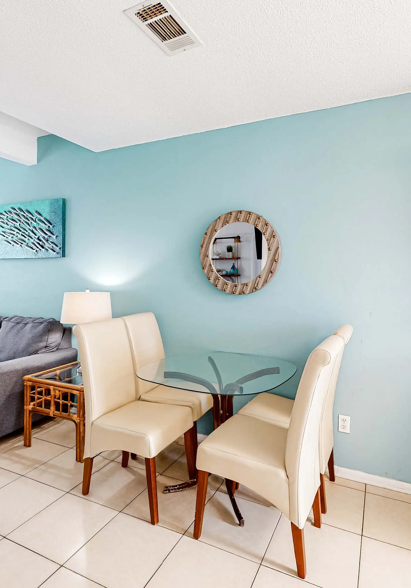 Wonderful beachfront escape with WiFi, balcony, pool, central AC & loft
