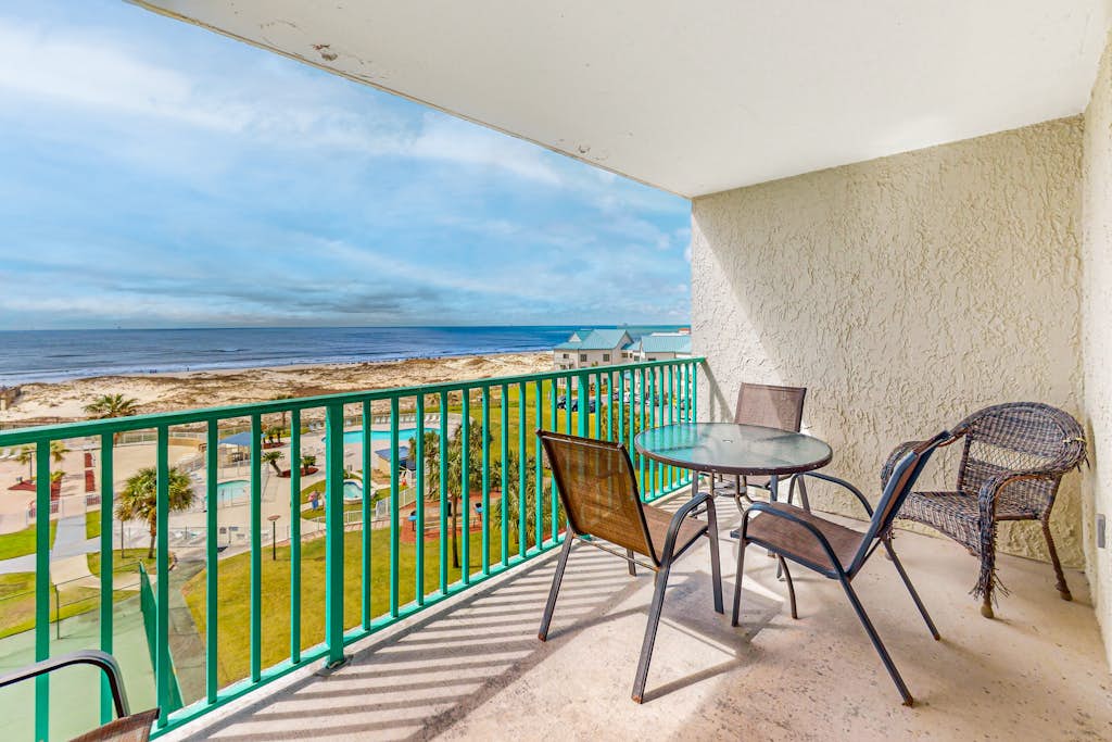 Beachfront condo with Gulf views, pools, hot tubs, tennis, & balcony