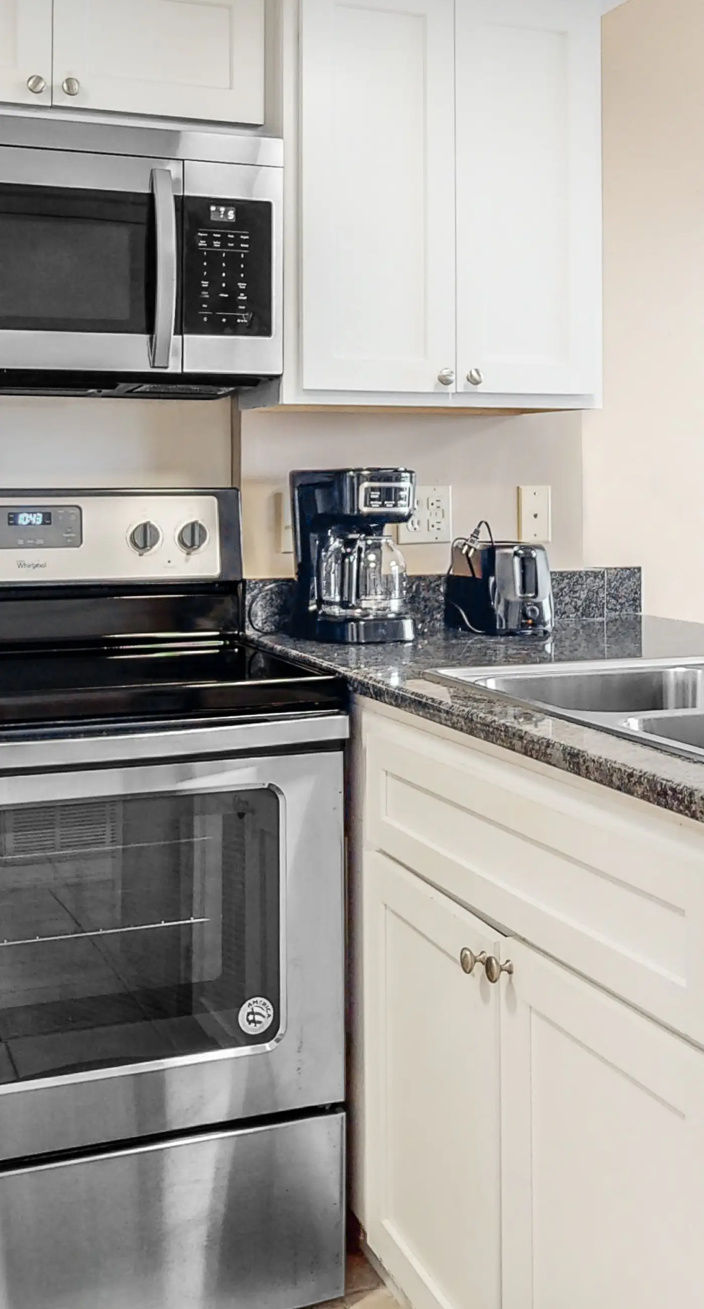 Beachfront condo with Gulf views, pools, hot tubs, tennis, & balcony