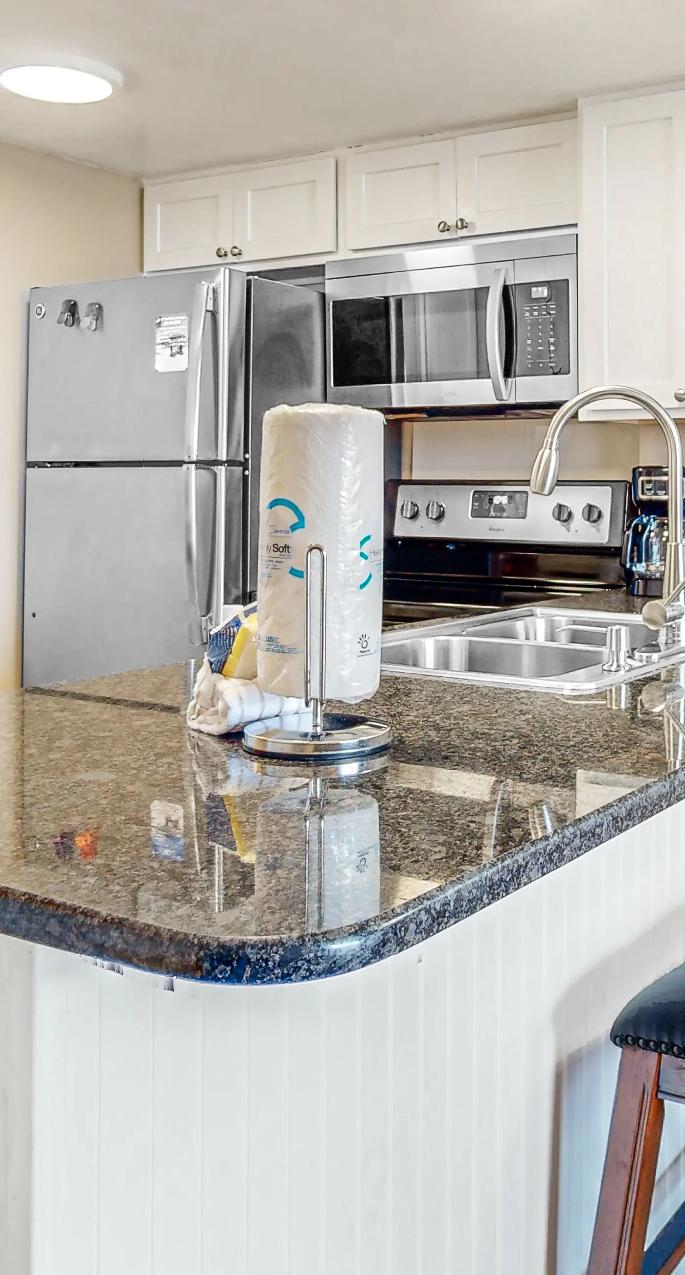 Beachfront condo with Gulf views, pools, hot tubs, tennis, & balcony