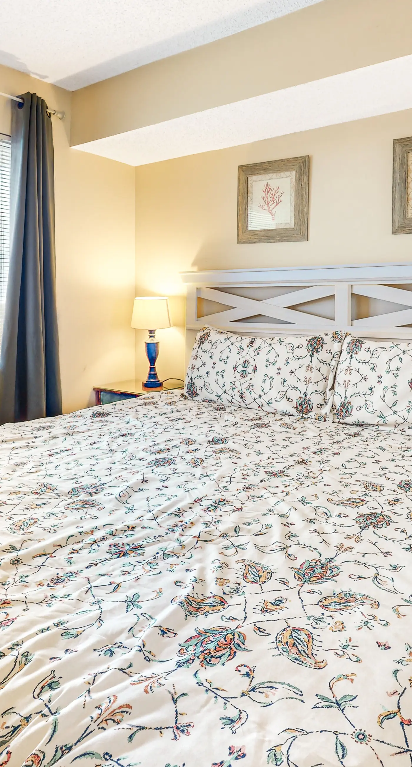 Beachfront condo with Gulf views, pools, hot tubs, tennis, & balcony