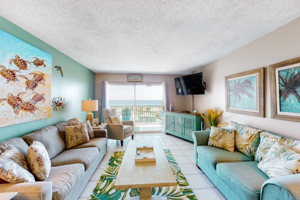 Beachfront condo with Gulf views, pools, hot tubs, tennis courts, gym, AC, & W&D