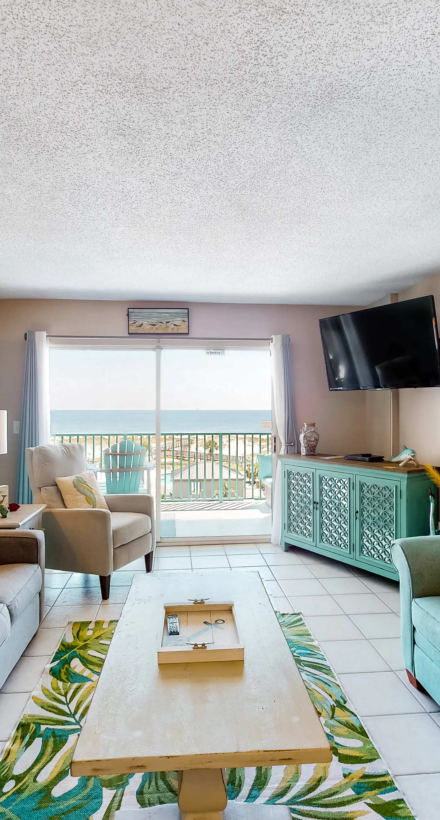 Beachfront condo with Gulf views, pools, hot tubs, tennis courts, gym, AC, & W&D