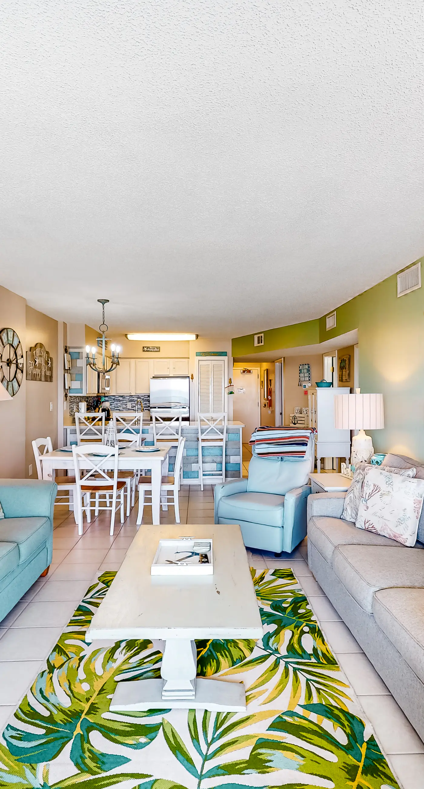 Beachfront condo with Gulf views, pools, hot tubs, tennis courts, gym, AC, & W&D