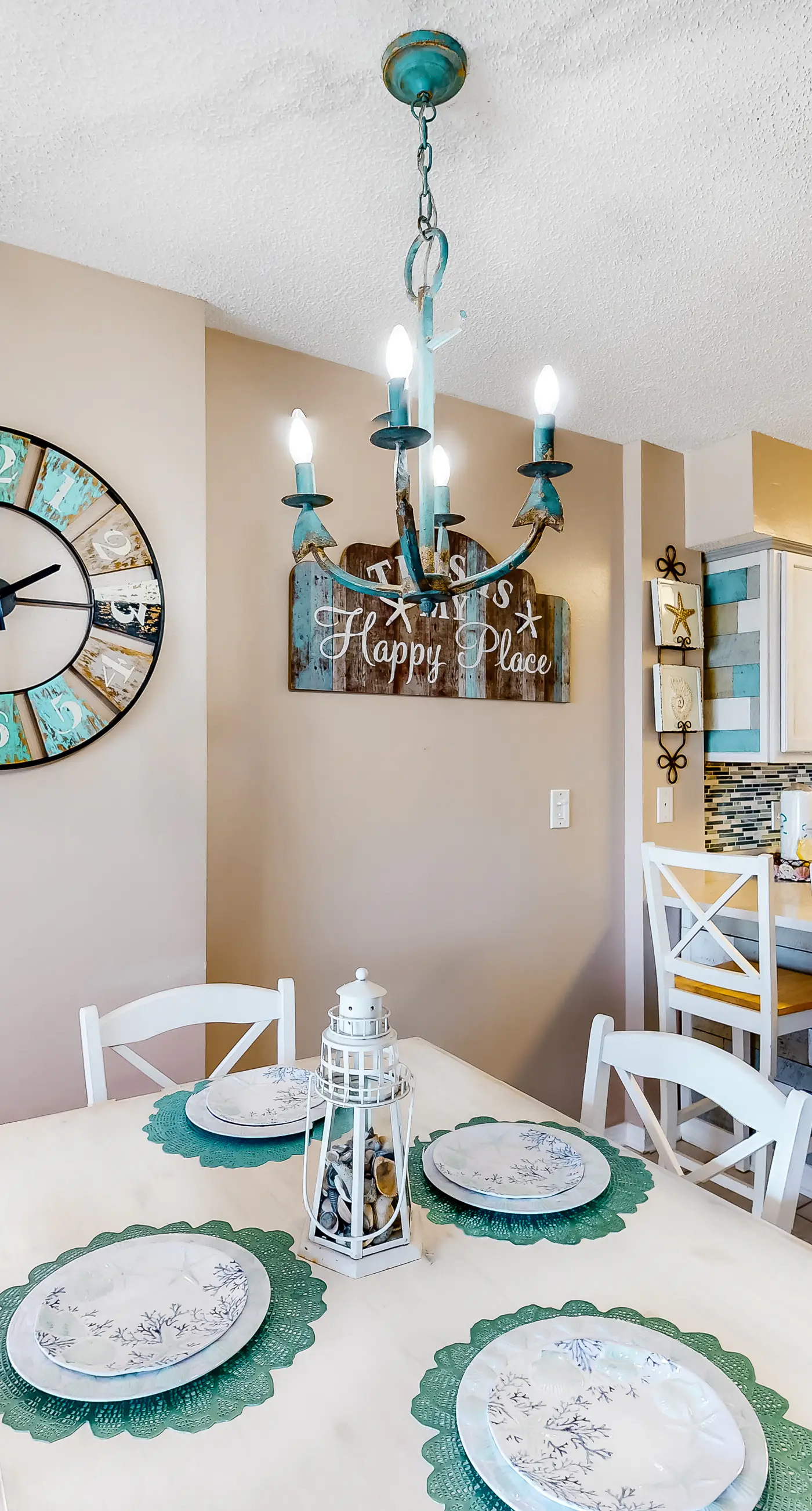 Beachfront condo with Gulf views, pools, hot tubs, tennis courts, gym, AC, & W&D