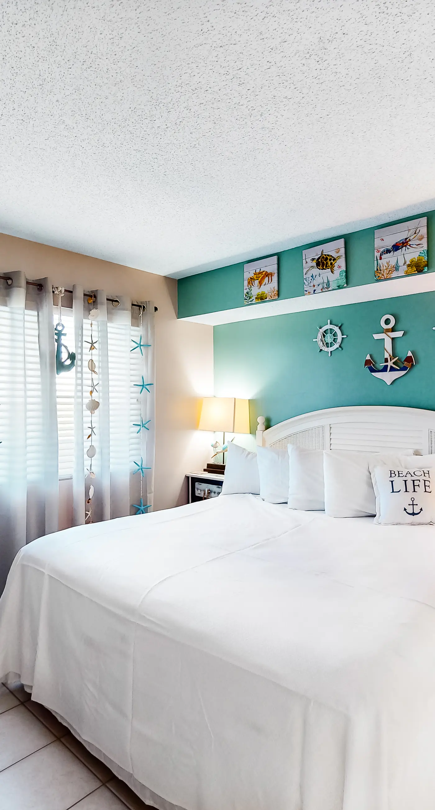 Beachfront condo with Gulf views, pools, hot tubs, tennis courts, gym, AC, & W&D