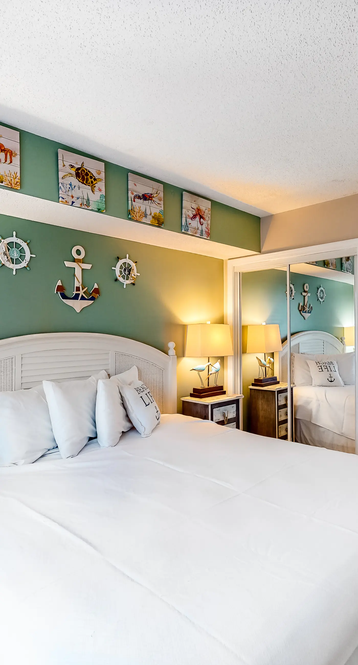 Beachfront condo with Gulf views, pools, hot tubs, tennis courts, gym, AC, & W&D