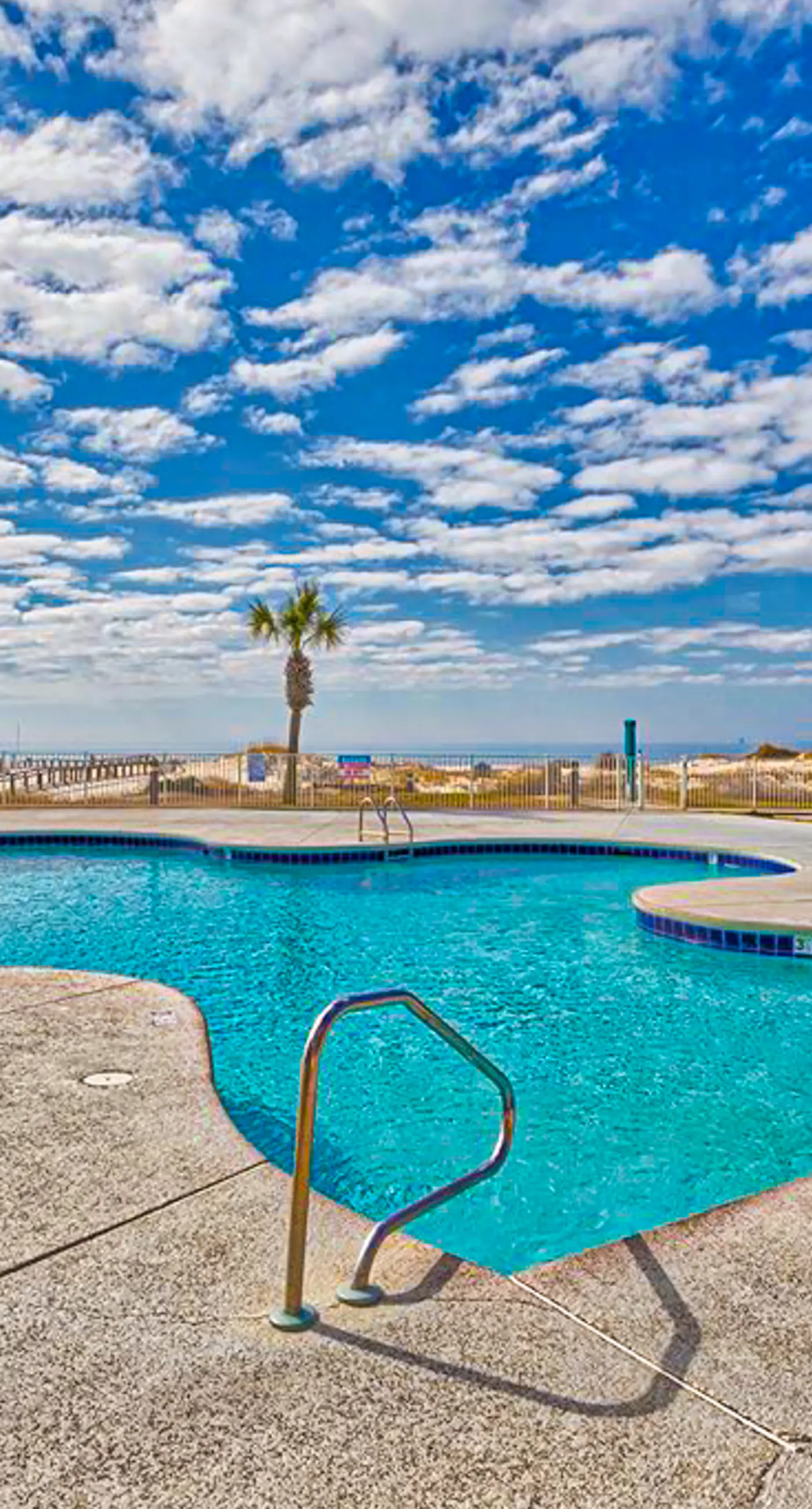 Beachfront condo with Gulf views, pools, hot tubs, tennis courts, gym, AC, & W&D