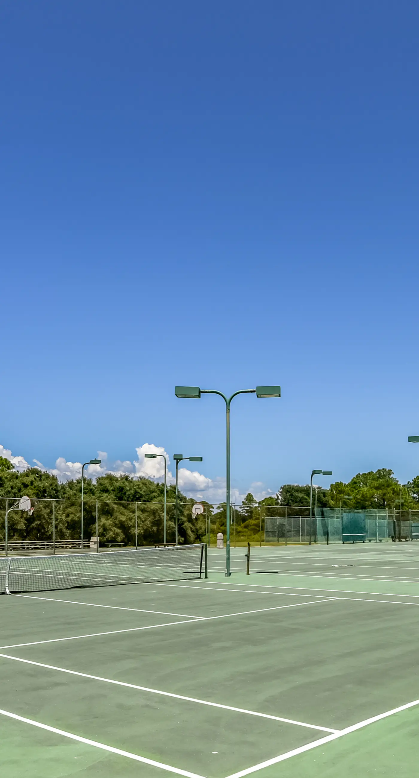 Beachfront condo with Gulf views, pools, hot tubs, tennis courts, gym, AC, & W&D