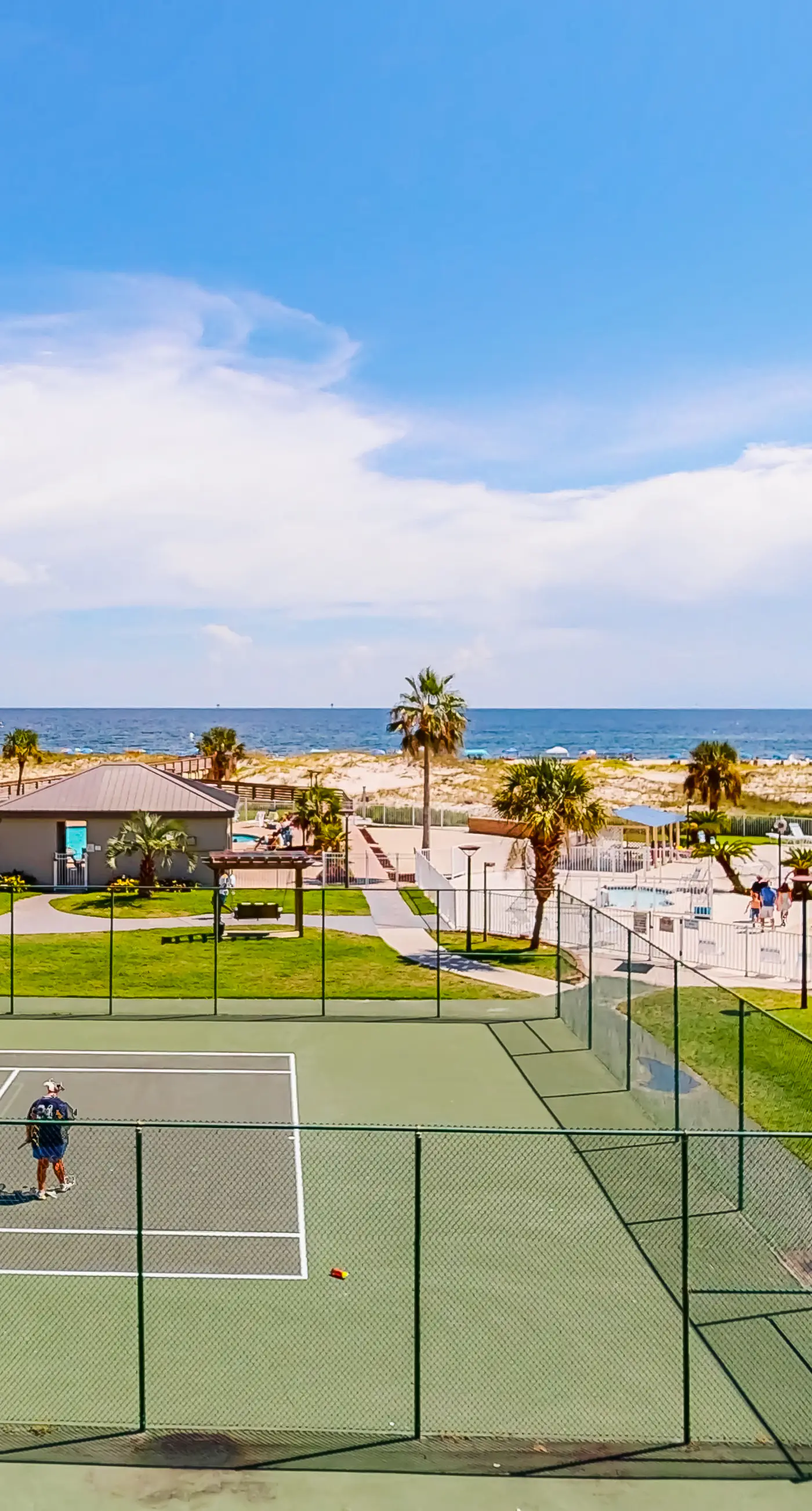 Beachfront condo with Gulf views, pools, hot tubs, tennis courts, gym, AC, & W&D