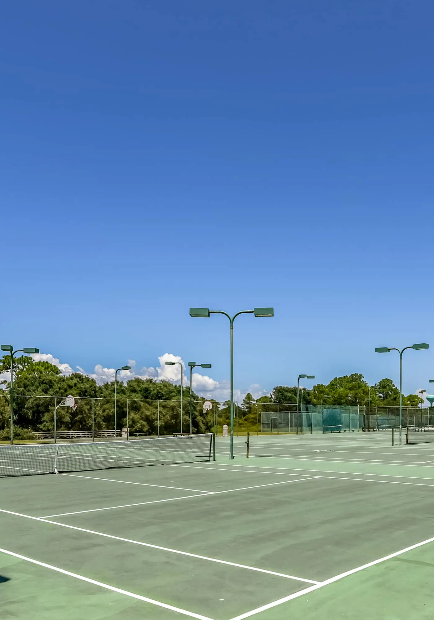 Beachfront condo with Gulf views, pools, hot tubs, tennis courts, gym, AC, & W&D