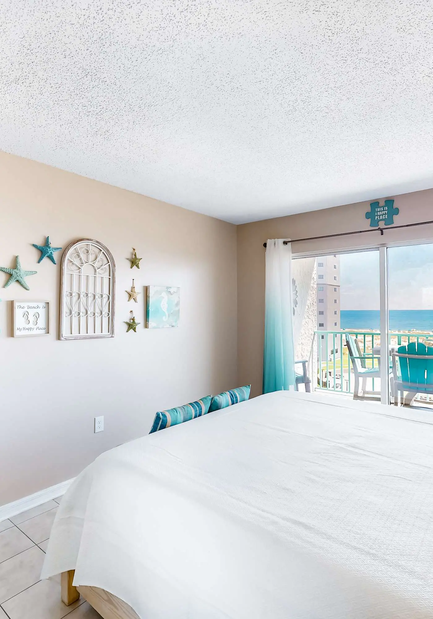 Beachfront condo with Gulf views, pools, hot tubs, tennis courts, gym, AC, & W&D