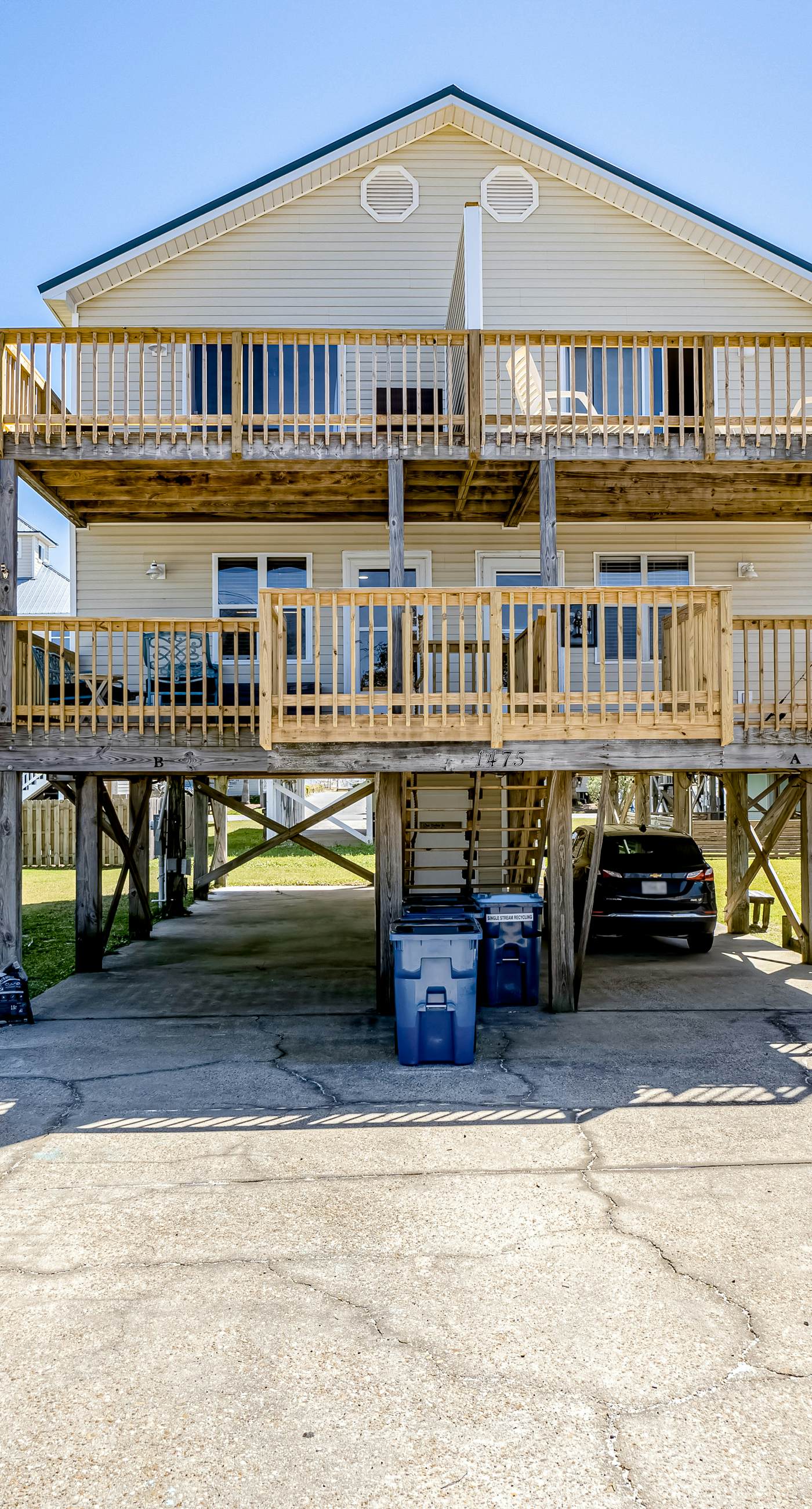 Lagoon-view duplex with free WiFi, deck, & private washer/dryer - dog-friendly
