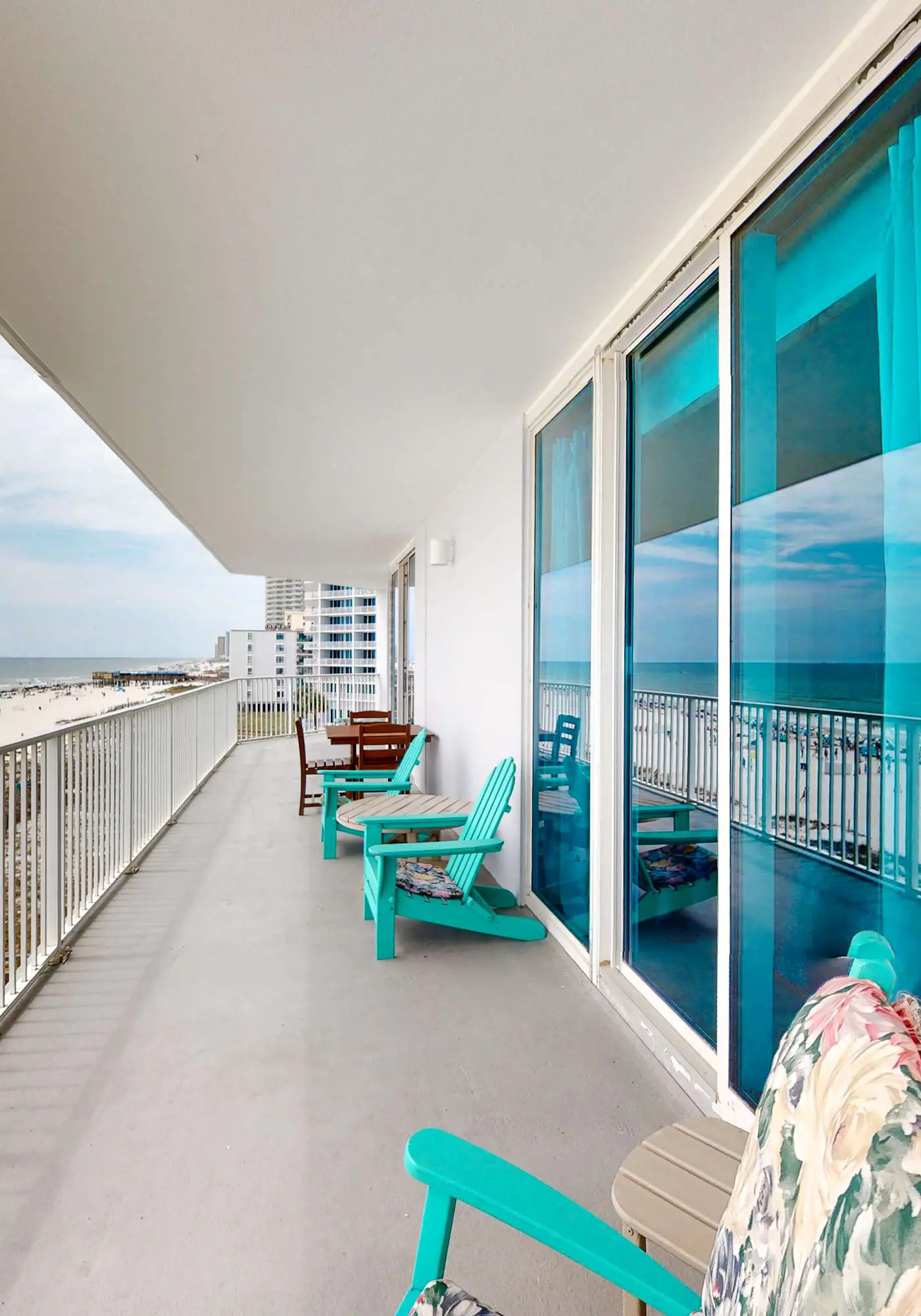 Gulf-view condo with direct beach access, indoor/outdoor pools, hot tub, sauna