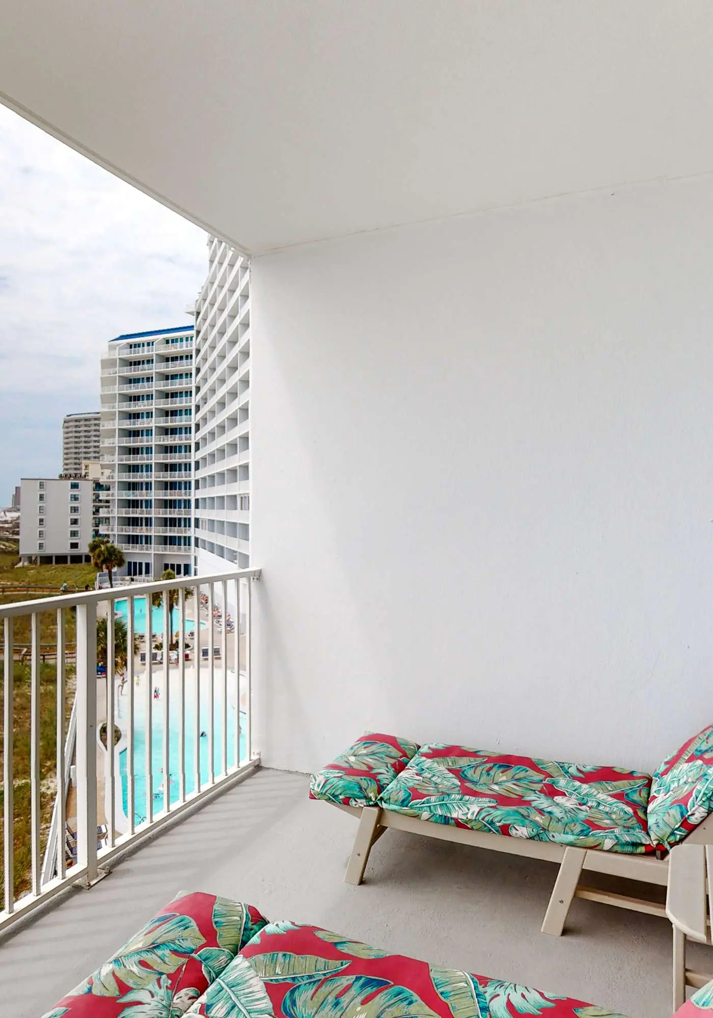 Gulf-view condo with direct beach access, indoor/outdoor pools, hot tub, sauna