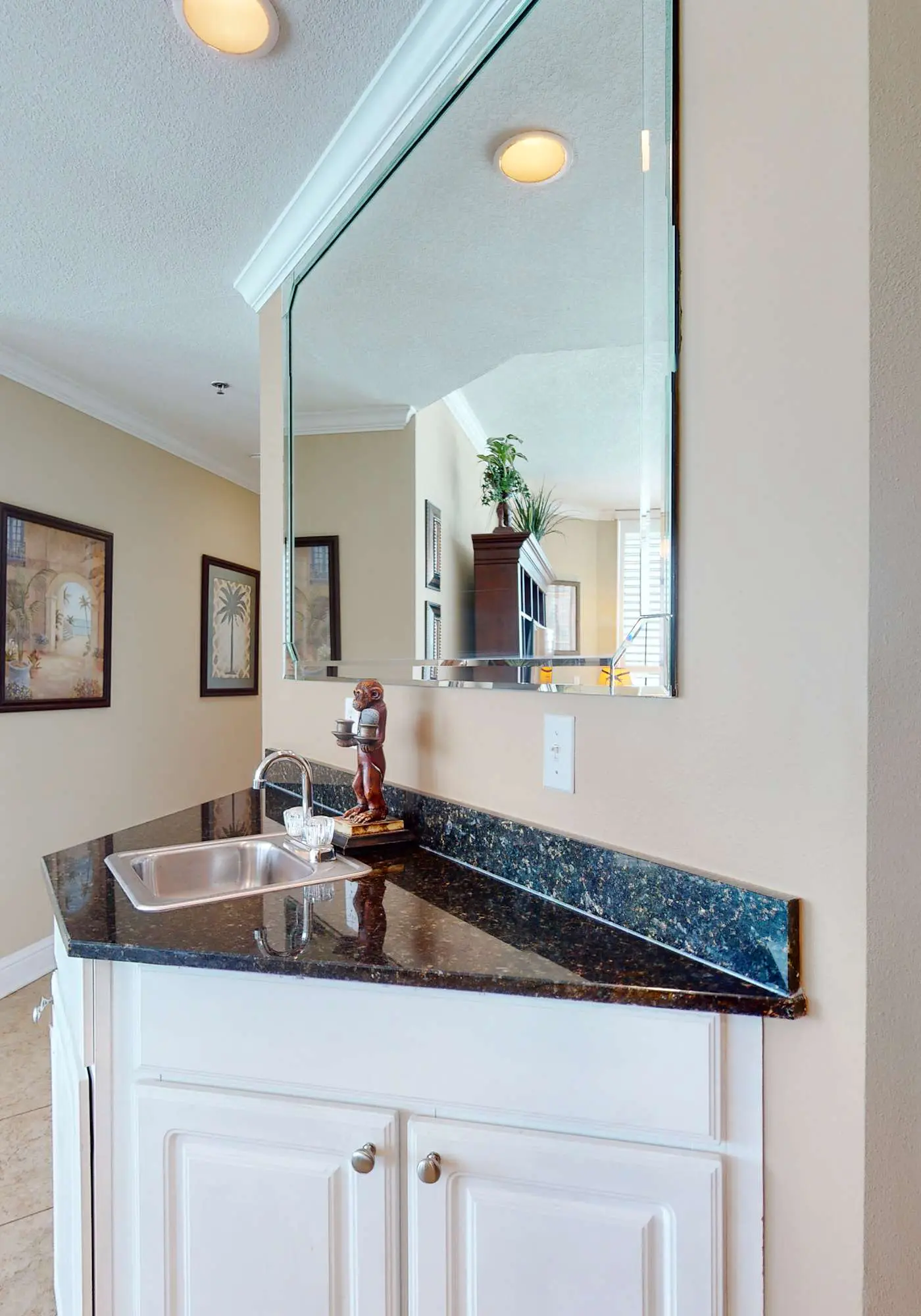 Gulf-view condo with direct beach access, indoor/outdoor pools, hot tub, sauna