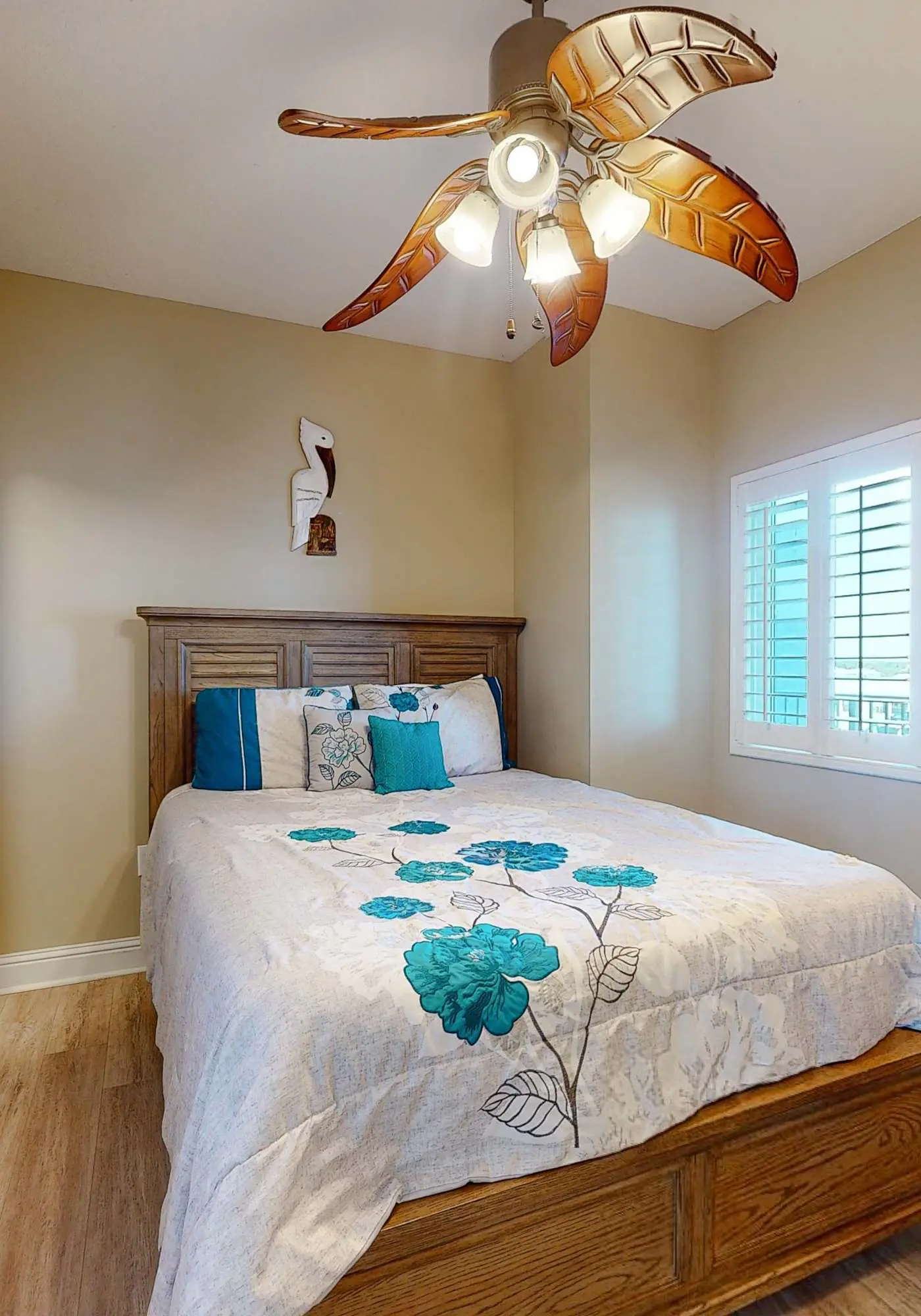 Gulf-view condo with direct beach access, indoor/outdoor pools, hot tub, sauna