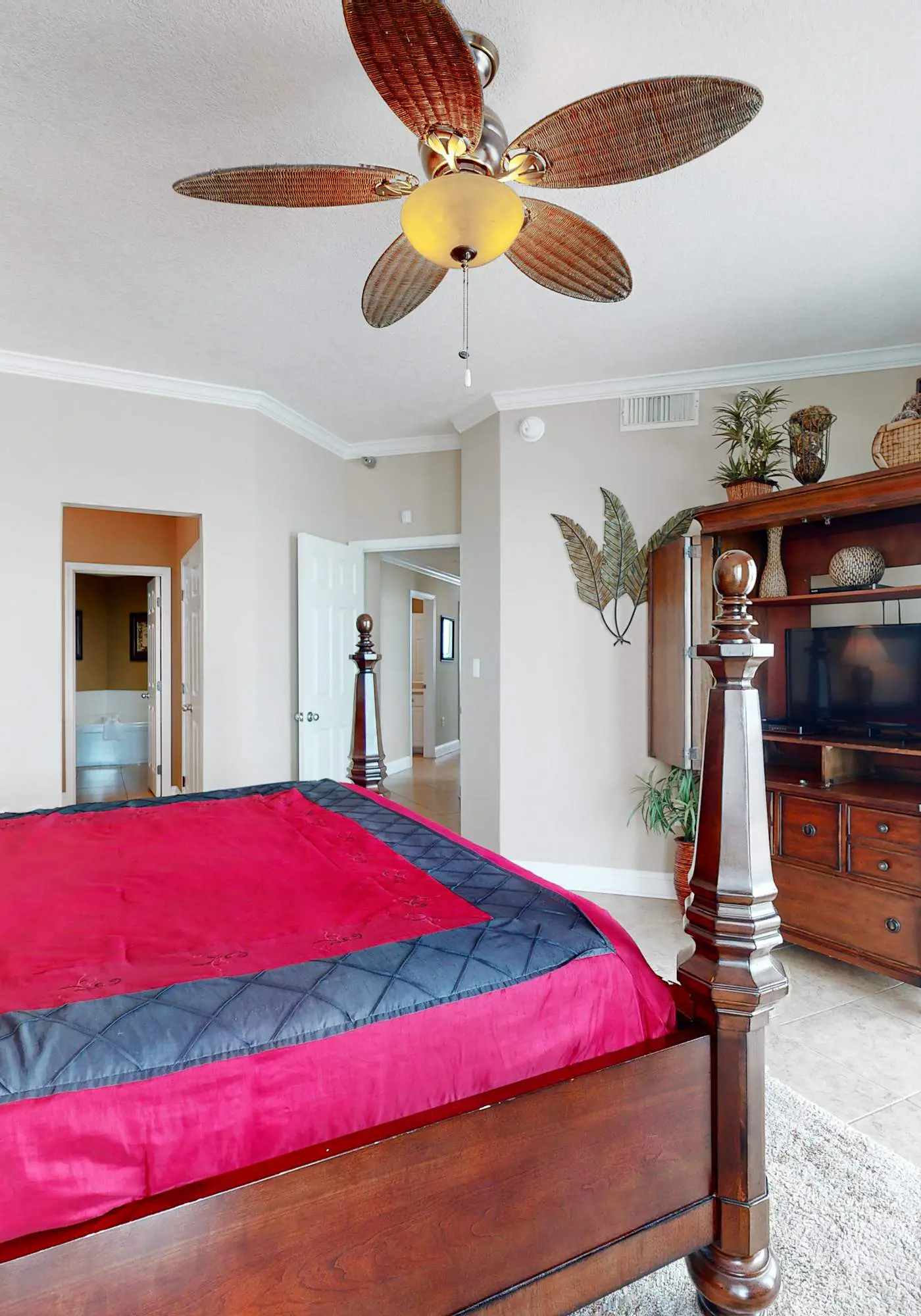 Gulf-view condo with direct beach access, indoor/outdoor pools, hot tub, sauna