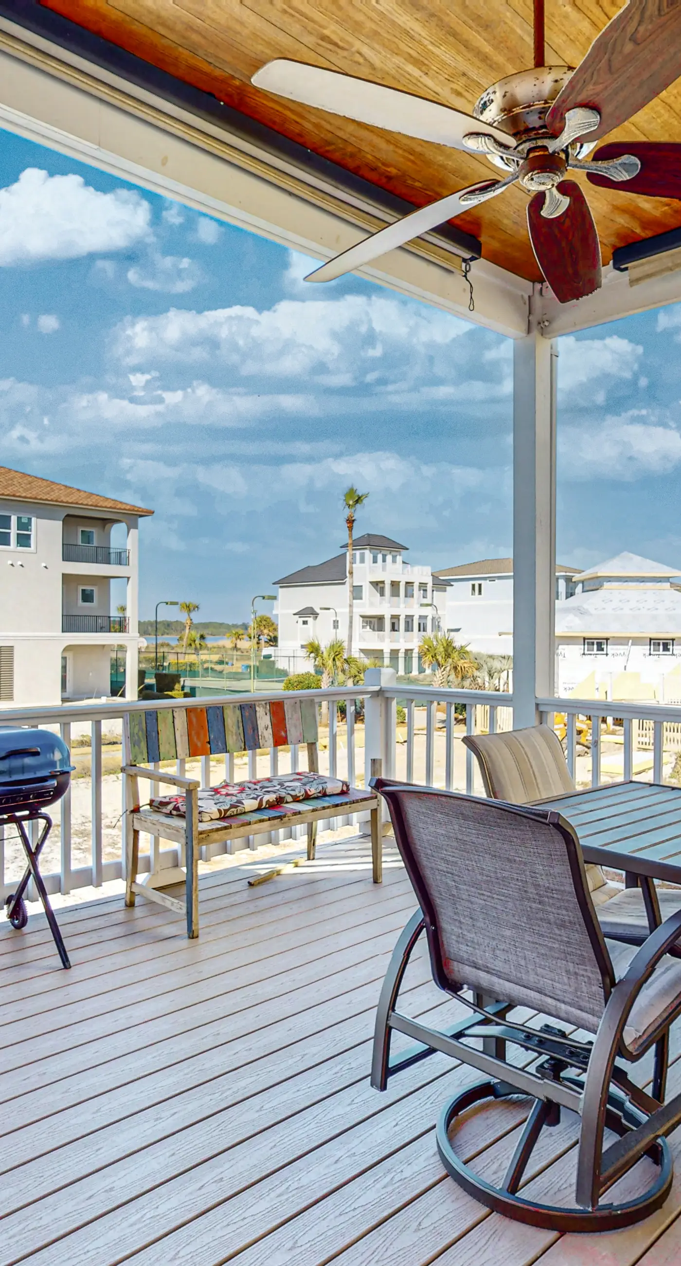 Dog-friendly home with beach access, outdoor pool, and tennis - gated community