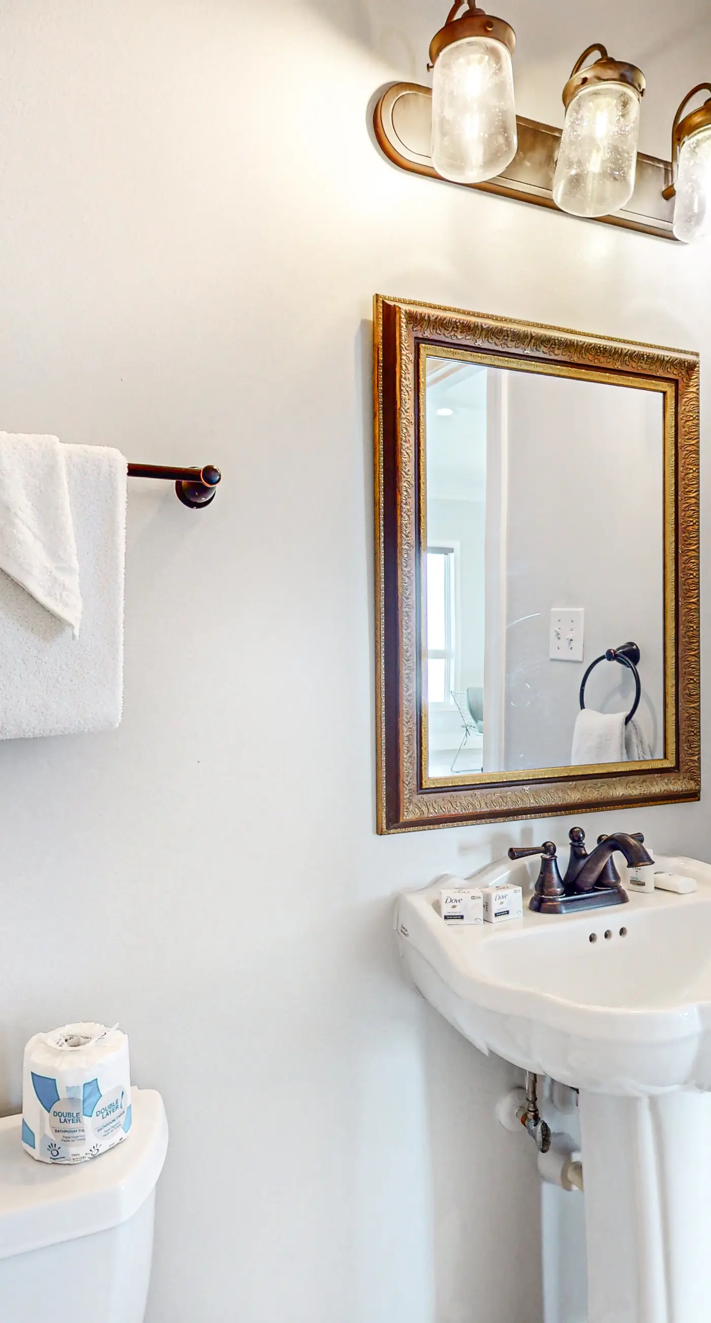 Dog-friendly home with beach access, outdoor pool, and tennis - gated community